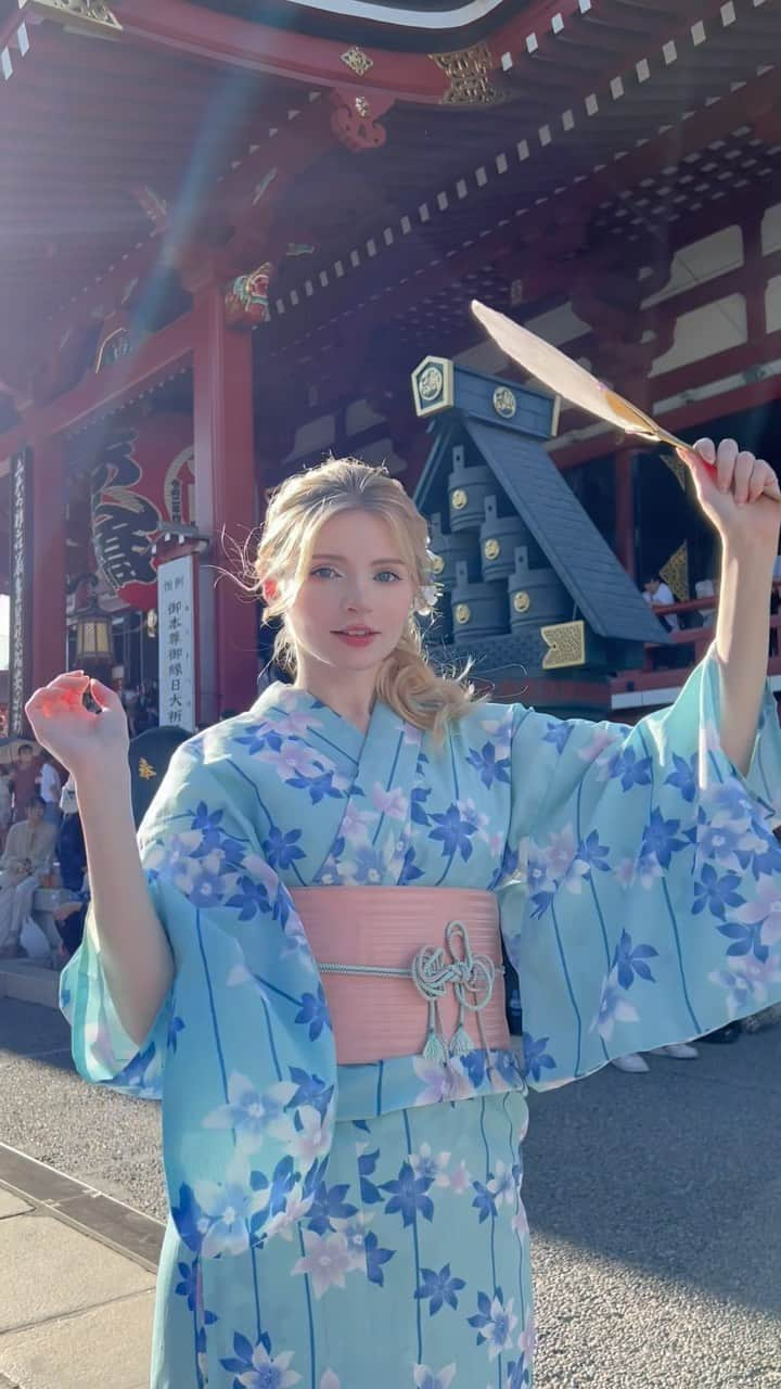 ソフィーのインスタグラム：「It’s been so hot lately, hasn’t it?  When it gets this hot I avoid going outside so my mental health can suffer (I can’t handle the heat at all 😂) but one summer activity I love is wearing Yukata and going to festivals!   This Yukata was rented from @yae_asakusa_kimono ! They have so many you can choose from, you can customise with your own choice of obi and hairstyle!」