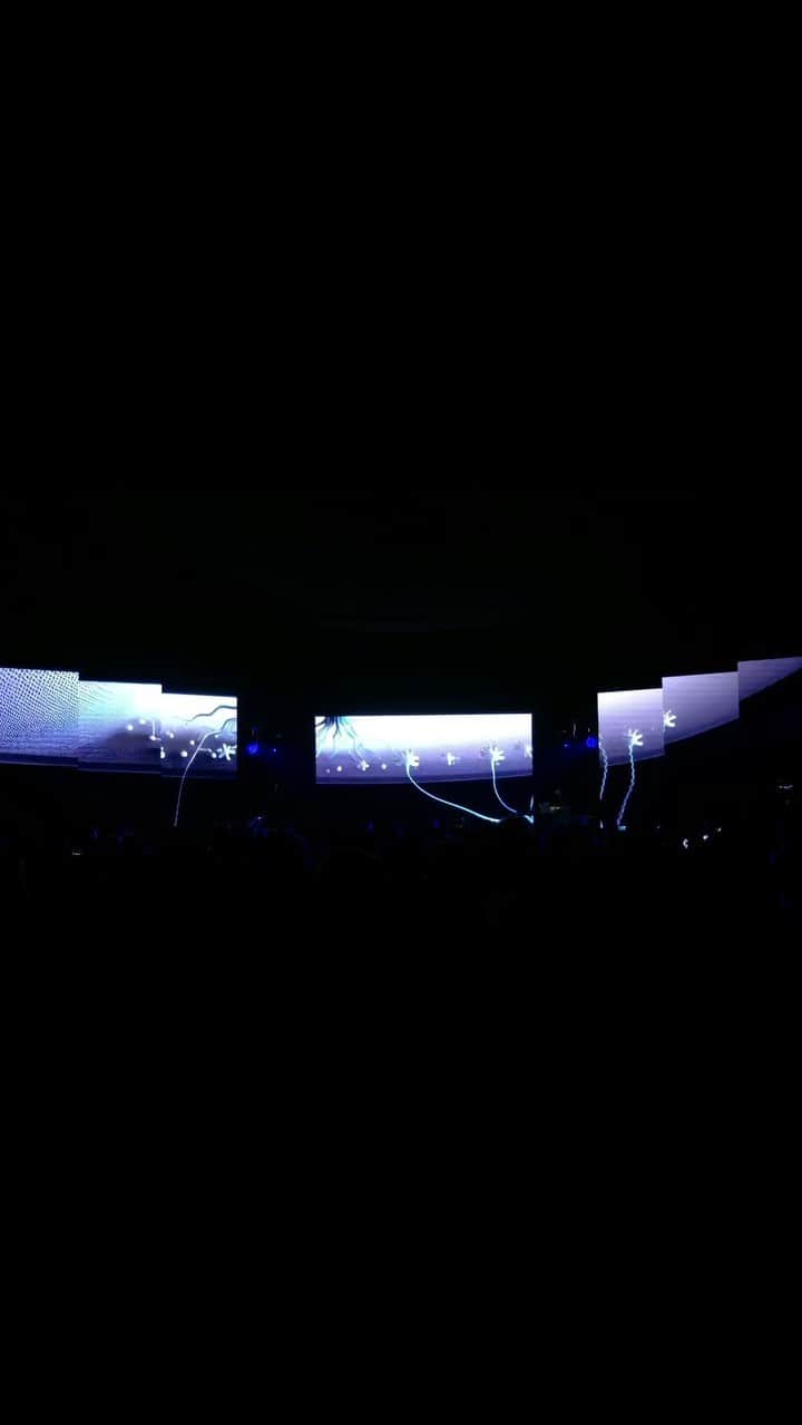 真鍋大度のインスタグラム：「Daito Manabe Solo Live at Sonar Festival 2023 - Scene 02 Excerpt」