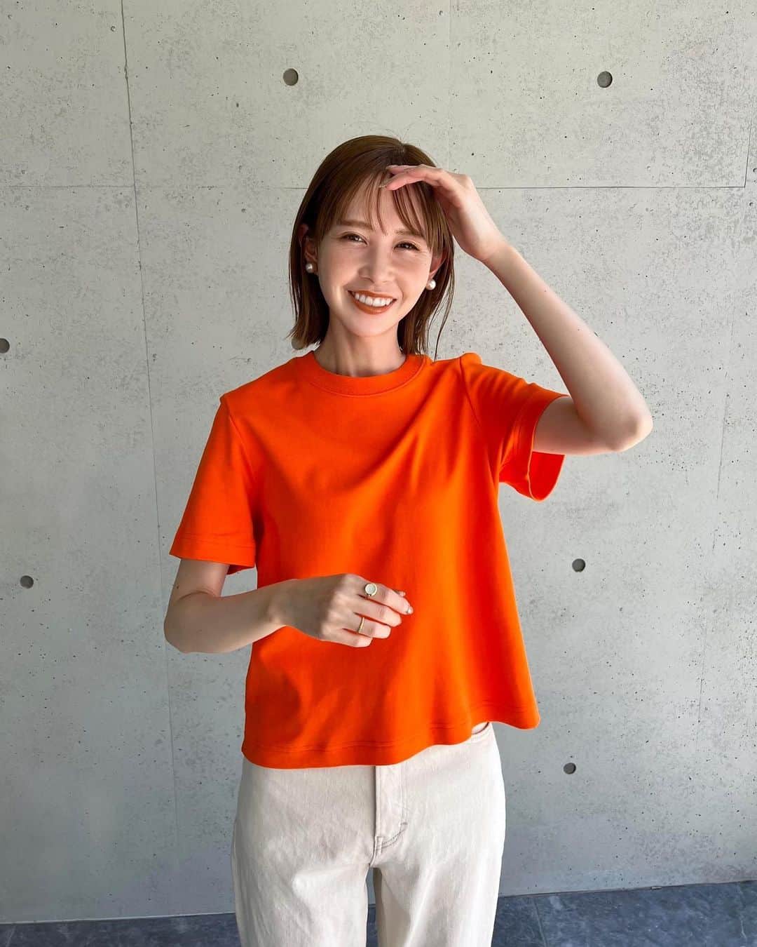 はれこのインスタグラム：「少し前にストーリーズに載せていたTシャツ🌻 これでもか！ってくらいオレンジのトップスが欲しくてCOSで買いました🧡  目印にされそうなくらいのオレンジ🤣  #cos #tシャツコーデ  #夏服コーデ  #夏服コーディネート  #私服コーデ  #はれこ私服まとめ」