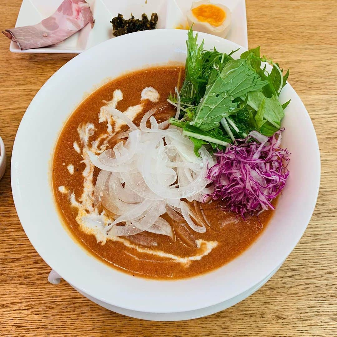 稲葉千秋のインスタグラム：「青森のラーメンシリーズ✨  それにしてもかなり食べてる😂  1枚目 #青森市ラーメン #麺屋一翔  #冷やしトマト坦々麺  #さっぱりおいしい #店長夫婦の真心  2枚目 #平川市ラーメン #錦 #弘前いちろ #味噌野菜タンメン #野菜たっぷり   3枚目 #青森市ラーメン #華丸ラーメン  #焼き干しラーメン #あっさりうまし  #ザ煮干しラーメン #安定感   4枚目 #大鰐町ラーメン #鰐come花りんご  #大鰐もやしラーメン味噌  #やみつきになる味 #マルシチの味噌 #最高   5枚目 #青森市ラーメン #青森中華そばオールウェイズ #地鶏と豚の醤油  #こだわり抜いた逸品 #丁寧な味   6枚目 #青森市ラーメン #中国料理広州  #坦々麺 #もやしたっぷり #絶妙なバランス」