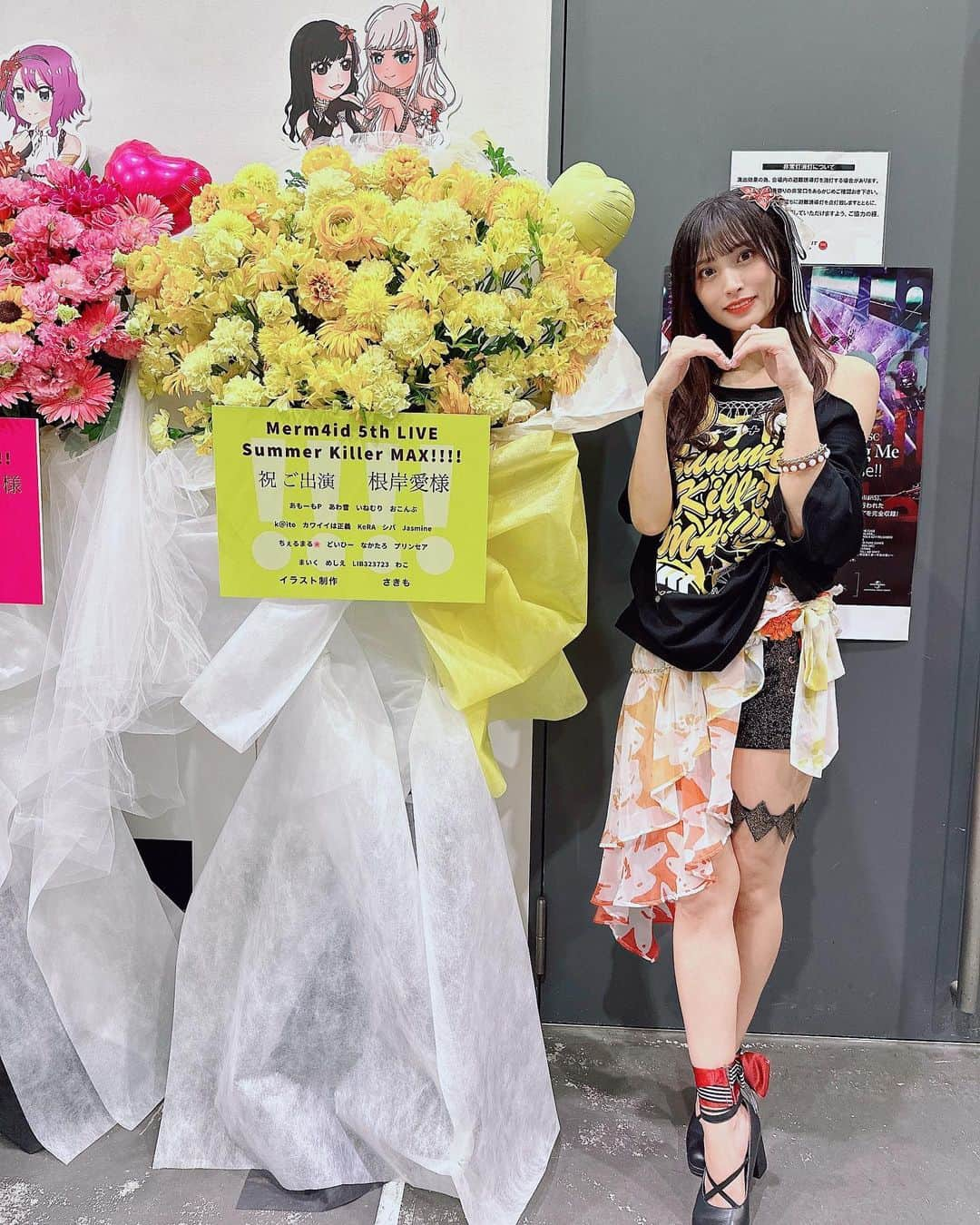 根岸愛のインスタグラム：「💐✨💐 . Merm4id 5th LIVE Summer Killer MAX!!!! ありがとうございました🥰 いただいたスタンド花💐 どれも可愛くて愛がこもってて とっても幸せです🫶 いつもありがとう🥺💕 今回札を持ち帰れたので 実家で保存しちゃいます🫶 . #D4DJ #Merm4id #松山ダリア #サマキラMAX #スタンド花  #花 #お花 #大好き #ありがとう」