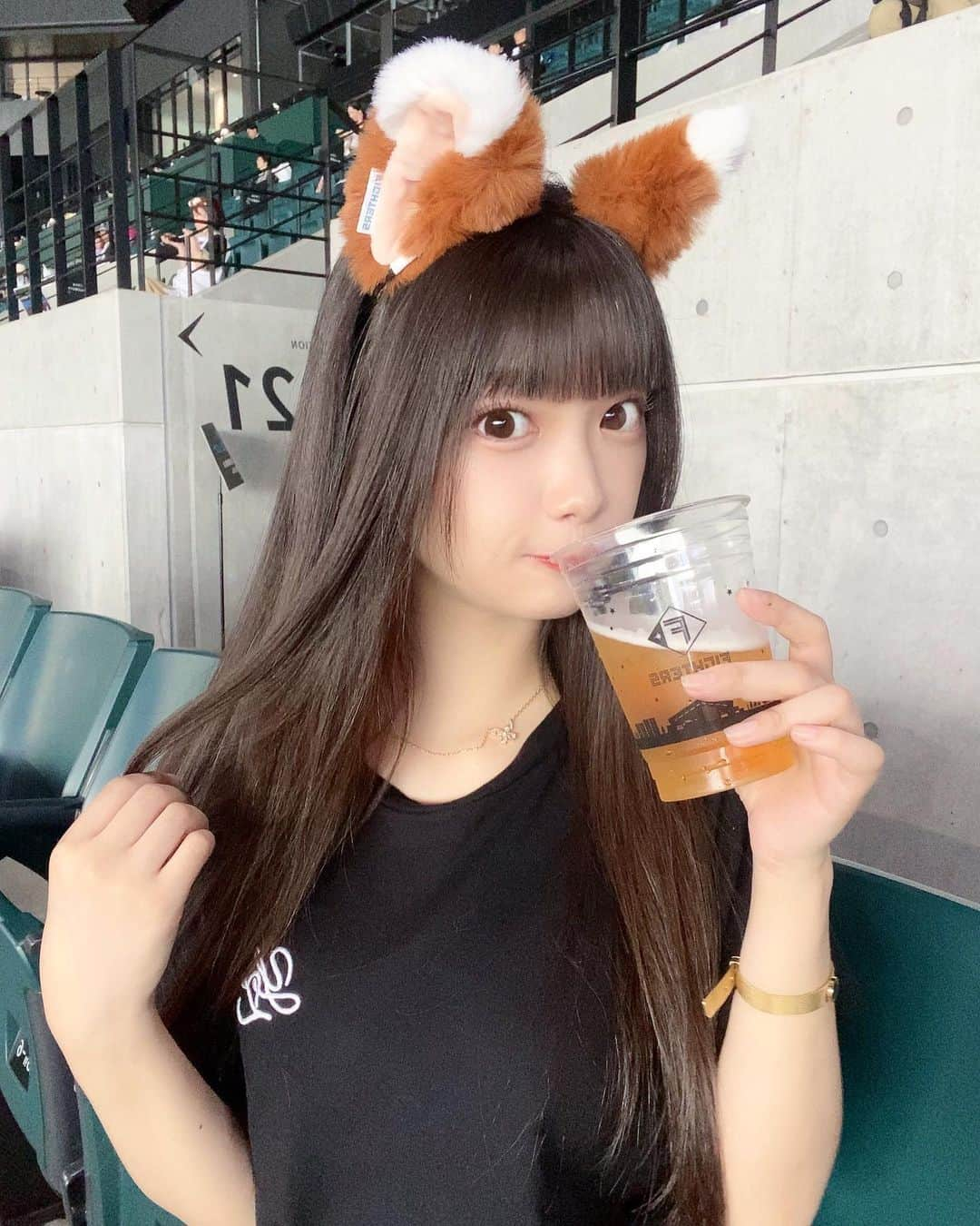 山下彩耶さんのインスタグラム写真 - (山下彩耶Instagram)「野球観戦してきました⚾️  やっぱり見るの好きだし周りの方たちと応援歌 歌ったり盛り上がったり楽しかった⚾️  今回ユニフォームは着ないで きつねカチューシャゲット🦊🤍  #エスコンフィールド北海道  #ファイターズ #野球観戦」7月30日 19時53分 - saya_chan1207