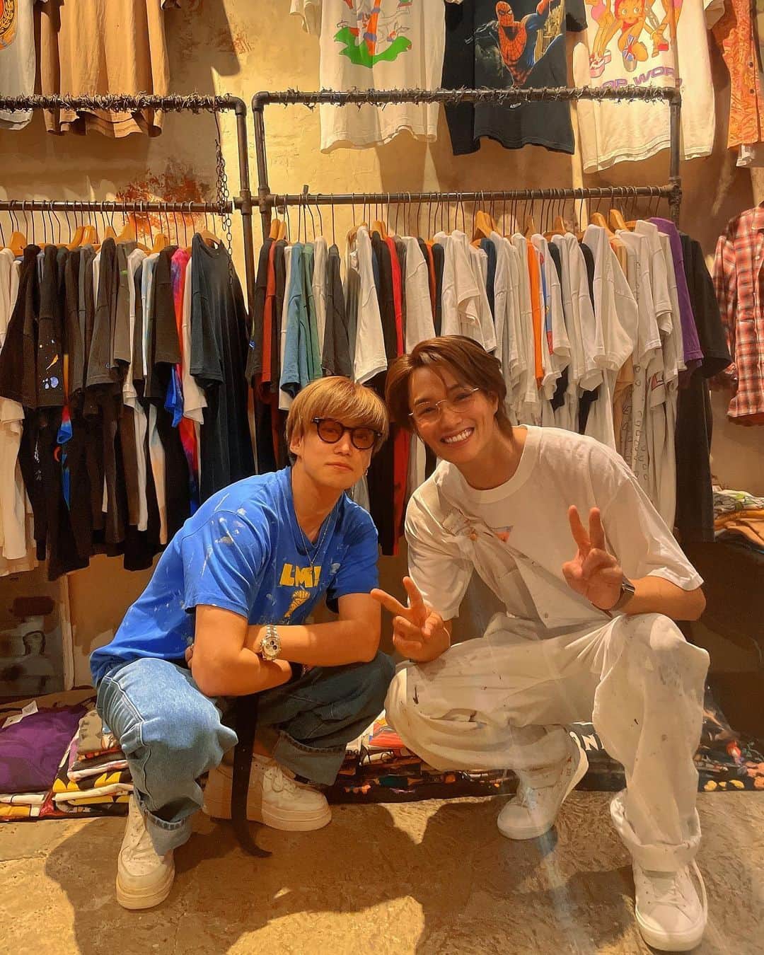 鈴木伸之のインスタグラム：「. 仲良しの千賀さんと古着屋巡りデート🫶🏻 人生初の古着でした👕 沢山良い出会いがありました♪」