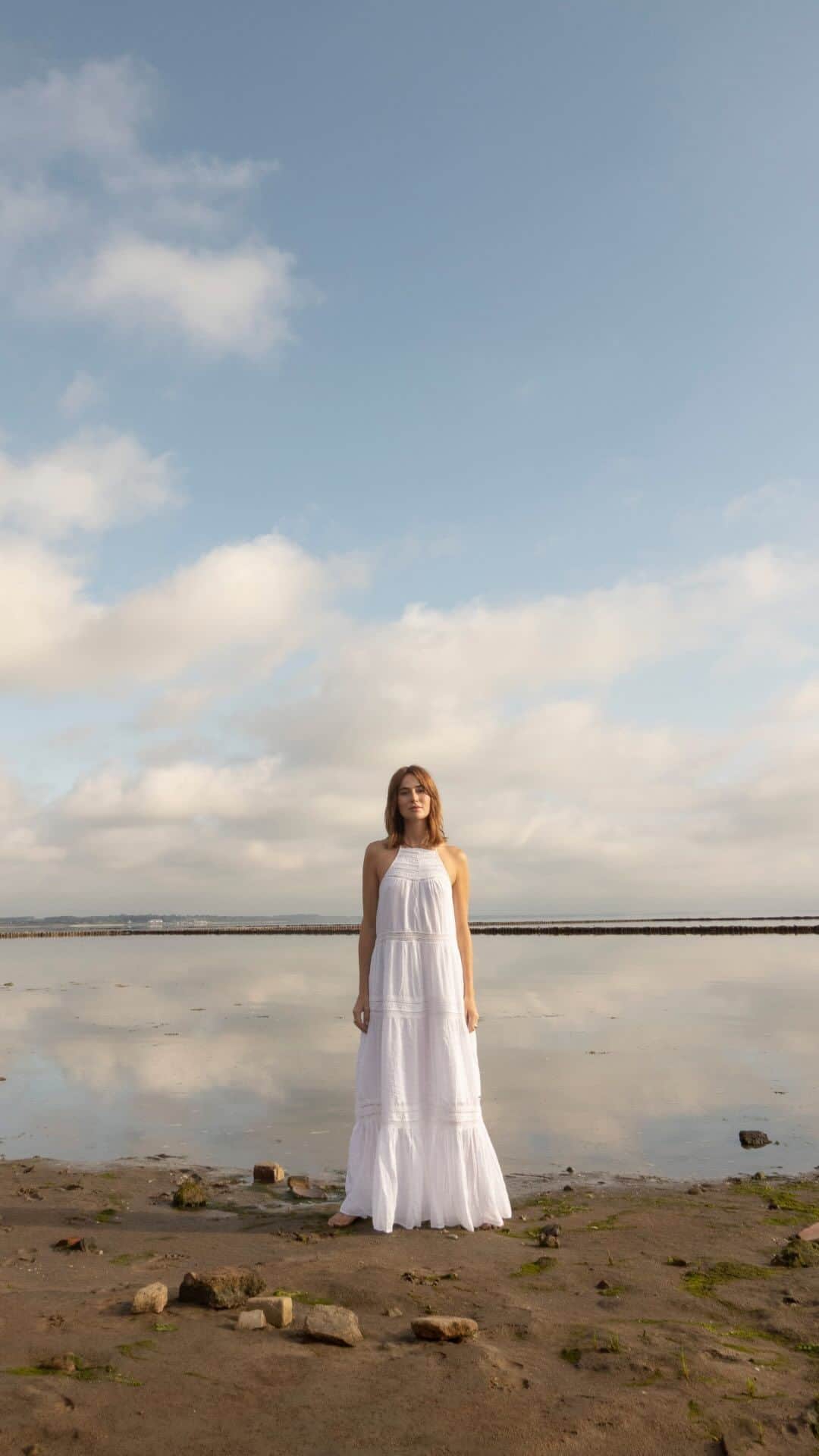 のインスタグラム：「@lenalademann knows white will always be the colour of summer #Pepemeup」