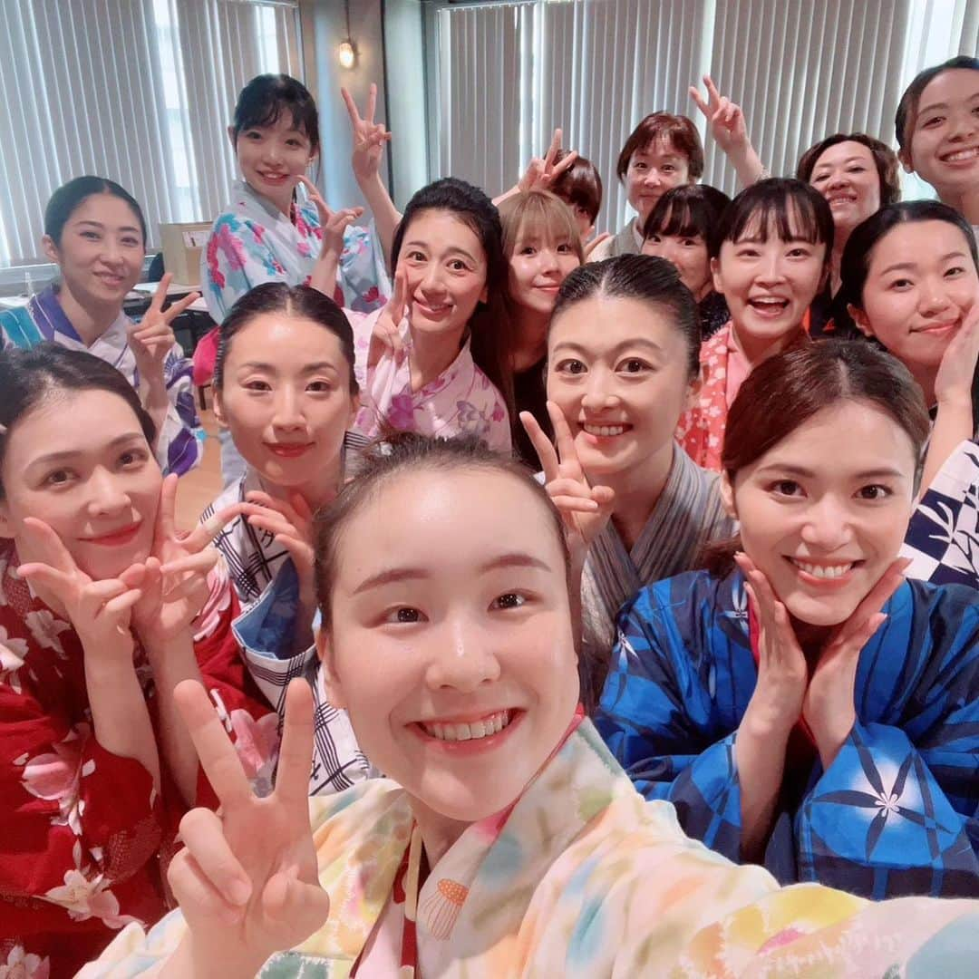 彩凪翔さんのインスタグラム写真 - (彩凪翔Instagram)「Alexandrite Stage　時代劇『PRINCESS TOYOTOMI』  お稽古順調に進んでますっっ 壮大なストーリー^ ^ 涙あり、笑いあり😋 休憩中の座組の笑い声も絶えず明るい現場です！ 熱いお芝居を是非ご覧ください！ お待ちしてます^ ^ チケット申し込みリンクは、下にあります😋ストーリーにもはりますね^ ^  毎日、稽古終わりに集合写真を撮ってくださる元彌さん。写真一部載せます。 浅井3姉妹や元雪組のたわしとゆめ、OGショットも😋るいちゃんいなかったからまた改めてちゃんと撮ります^ ^  【東京公演スケジュール】 2023.8/10 THU --- 8/13 SUN (全8ステージ)  私は全日程出演します！  8/10(木)　 13:00(☆)🎤/18:30(〇) 8/11(金)　 13:00(〇)🎤/18:30(☆) 8/12(土)　 13:00(☆)/18:30(〇) 8/13(日)　 12:00(〇)/ 16:30(☆)  一部Wキャストです。 ☆＝TOYOTOMI SIDE 〇＝AZAI SIDE　　　 🎤＝アフタートークショーがあります。  【東京公演 劇場】 CBGKシブゲキ!! 〒150-0043 東京都渋谷区道玄坂2-29-5 ザ・プライム 6階 (東京メトロ半蔵門線/東急田園都市線 渋谷駅 A0出口直結)  【大阪公演 スケジュール】 2023.8/18 FRI --- 8/21 SUN (全5ステージ) 大阪公演は選抜メンバーでの上演です。  8/18(金)　  13:00(◎)🎤/18:30(◎) 8/19(土)　  13:00(◎)🎤/18:30(◎) 8/20(日)12:00(◎) 　　　  ◎=SPECIAL SIDE　　　 🎤＝アフタートークショーがあります。  【大阪公演 劇場】 近鉄アート館 〒545-8545 大阪市阿倍野区阿倍野筋1-1-43  あべのハルカス近鉄本店ウイング館8階 (近鉄「大阪阿部野橋」駅 JR・大阪メトロ「天王寺」駅下車すぐ)  公式サイト、チケットのお申し込みはこちらをご参照ください。  【公式サイト】 https://princess-toyotomi.themedia.jp/  【チケットお申込みページ】 https://princess-toyotomi.themedia.jp/pages/6965448/page_202304292328 彩凪翔扱いのページよりお申し込みください😌 完売回もありますのでお早めに😆  チケット代金 SS席12,000円 S席9,000円 A席6,500円  【Alexandrite Stageオフィシャルサイト】 https://alexandrite-stage.themedia.jp/   #alexandritestage #アレステ #野口大輔 さん 脚本、演出  #princesstoyotomi #和泉元彌 さん　今度は浅井長政、お父さん役 #淀殿 #彩凪翔」7月30日 20時02分 - sho_ayanagi_official