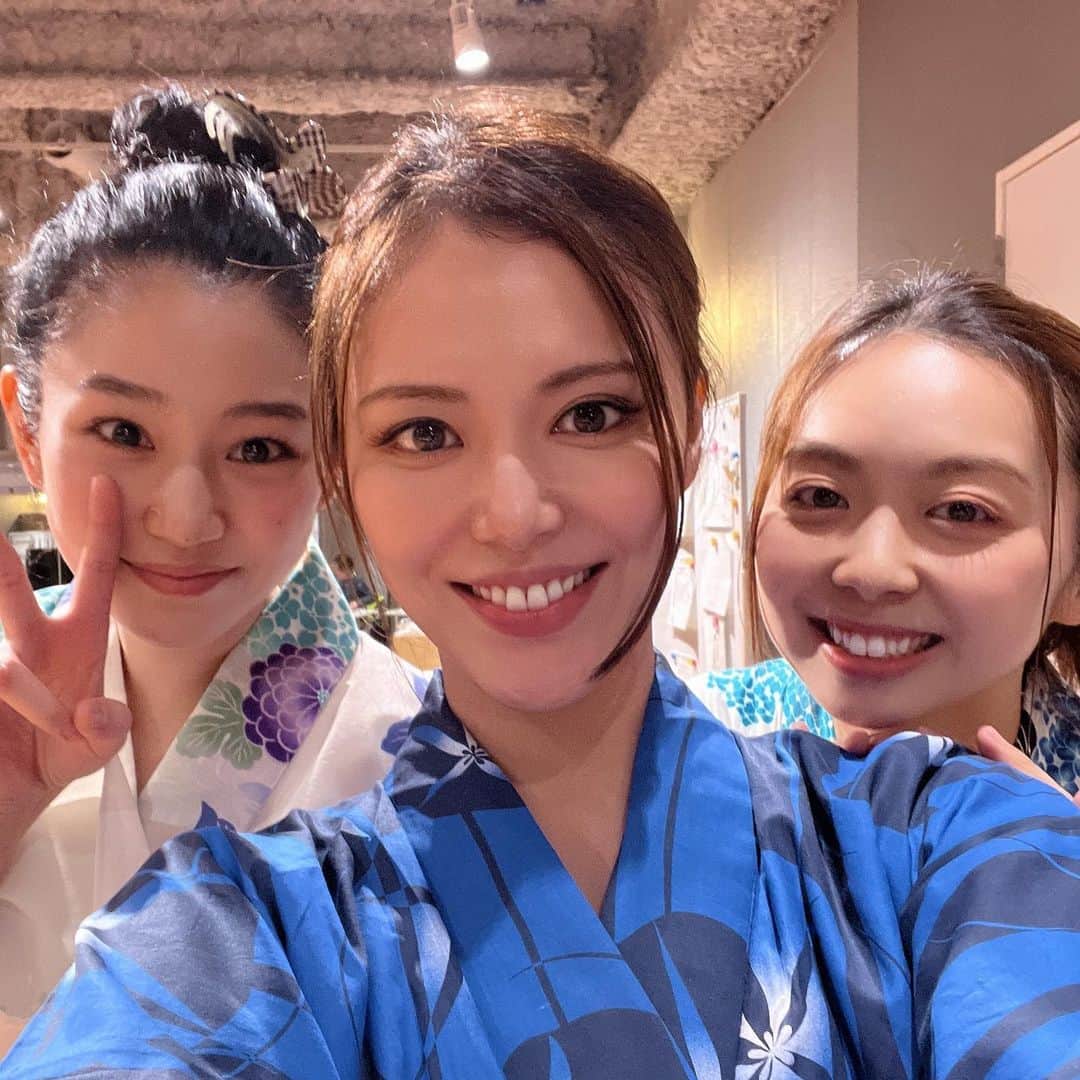 彩凪翔さんのインスタグラム写真 - (彩凪翔Instagram)「Alexandrite Stage　時代劇『PRINCESS TOYOTOMI』  お稽古順調に進んでますっっ 壮大なストーリー^ ^ 涙あり、笑いあり😋 休憩中の座組の笑い声も絶えず明るい現場です！ 熱いお芝居を是非ご覧ください！ お待ちしてます^ ^ チケット申し込みリンクは、下にあります😋ストーリーにもはりますね^ ^  毎日、稽古終わりに集合写真を撮ってくださる元彌さん。写真一部載せます。 浅井3姉妹や元雪組のたわしとゆめ、OGショットも😋るいちゃんいなかったからまた改めてちゃんと撮ります^ ^  【東京公演スケジュール】 2023.8/10 THU --- 8/13 SUN (全8ステージ)  私は全日程出演します！  8/10(木)　 13:00(☆)🎤/18:30(〇) 8/11(金)　 13:00(〇)🎤/18:30(☆) 8/12(土)　 13:00(☆)/18:30(〇) 8/13(日)　 12:00(〇)/ 16:30(☆)  一部Wキャストです。 ☆＝TOYOTOMI SIDE 〇＝AZAI SIDE　　　 🎤＝アフタートークショーがあります。  【東京公演 劇場】 CBGKシブゲキ!! 〒150-0043 東京都渋谷区道玄坂2-29-5 ザ・プライム 6階 (東京メトロ半蔵門線/東急田園都市線 渋谷駅 A0出口直結)  【大阪公演 スケジュール】 2023.8/18 FRI --- 8/21 SUN (全5ステージ) 大阪公演は選抜メンバーでの上演です。  8/18(金)　  13:00(◎)🎤/18:30(◎) 8/19(土)　  13:00(◎)🎤/18:30(◎) 8/20(日)12:00(◎) 　　　  ◎=SPECIAL SIDE　　　 🎤＝アフタートークショーがあります。  【大阪公演 劇場】 近鉄アート館 〒545-8545 大阪市阿倍野区阿倍野筋1-1-43  あべのハルカス近鉄本店ウイング館8階 (近鉄「大阪阿部野橋」駅 JR・大阪メトロ「天王寺」駅下車すぐ)  公式サイト、チケットのお申し込みはこちらをご参照ください。  【公式サイト】 https://princess-toyotomi.themedia.jp/  【チケットお申込みページ】 https://princess-toyotomi.themedia.jp/pages/6965448/page_202304292328 彩凪翔扱いのページよりお申し込みください😌 完売回もありますのでお早めに😆  チケット代金 SS席12,000円 S席9,000円 A席6,500円  【Alexandrite Stageオフィシャルサイト】 https://alexandrite-stage.themedia.jp/   #alexandritestage #アレステ #野口大輔 さん 脚本、演出  #princesstoyotomi #和泉元彌 さん　今度は浅井長政、お父さん役 #淀殿 #彩凪翔」7月30日 20時02分 - sho_ayanagi_official