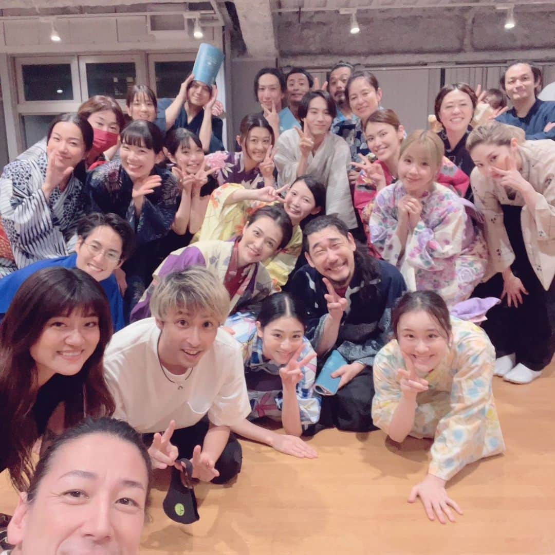 彩凪翔さんのインスタグラム写真 - (彩凪翔Instagram)「Alexandrite Stage　時代劇『PRINCESS TOYOTOMI』  お稽古順調に進んでますっっ 壮大なストーリー^ ^ 涙あり、笑いあり😋 休憩中の座組の笑い声も絶えず明るい現場です！ 熱いお芝居を是非ご覧ください！ お待ちしてます^ ^ チケット申し込みリンクは、下にあります😋ストーリーにもはりますね^ ^  毎日、稽古終わりに集合写真を撮ってくださる元彌さん。写真一部載せます。 浅井3姉妹や元雪組のたわしとゆめ、OGショットも😋るいちゃんいなかったからまた改めてちゃんと撮ります^ ^  【東京公演スケジュール】 2023.8/10 THU --- 8/13 SUN (全8ステージ)  私は全日程出演します！  8/10(木)　 13:00(☆)🎤/18:30(〇) 8/11(金)　 13:00(〇)🎤/18:30(☆) 8/12(土)　 13:00(☆)/18:30(〇) 8/13(日)　 12:00(〇)/ 16:30(☆)  一部Wキャストです。 ☆＝TOYOTOMI SIDE 〇＝AZAI SIDE　　　 🎤＝アフタートークショーがあります。  【東京公演 劇場】 CBGKシブゲキ!! 〒150-0043 東京都渋谷区道玄坂2-29-5 ザ・プライム 6階 (東京メトロ半蔵門線/東急田園都市線 渋谷駅 A0出口直結)  【大阪公演 スケジュール】 2023.8/18 FRI --- 8/21 SUN (全5ステージ) 大阪公演は選抜メンバーでの上演です。  8/18(金)　  13:00(◎)🎤/18:30(◎) 8/19(土)　  13:00(◎)🎤/18:30(◎) 8/20(日)12:00(◎) 　　　  ◎=SPECIAL SIDE　　　 🎤＝アフタートークショーがあります。  【大阪公演 劇場】 近鉄アート館 〒545-8545 大阪市阿倍野区阿倍野筋1-1-43  あべのハルカス近鉄本店ウイング館8階 (近鉄「大阪阿部野橋」駅 JR・大阪メトロ「天王寺」駅下車すぐ)  公式サイト、チケットのお申し込みはこちらをご参照ください。  【公式サイト】 https://princess-toyotomi.themedia.jp/  【チケットお申込みページ】 https://princess-toyotomi.themedia.jp/pages/6965448/page_202304292328 彩凪翔扱いのページよりお申し込みください😌 完売回もありますのでお早めに😆  チケット代金 SS席12,000円 S席9,000円 A席6,500円  【Alexandrite Stageオフィシャルサイト】 https://alexandrite-stage.themedia.jp/   #alexandritestage #アレステ #野口大輔 さん 脚本、演出  #princesstoyotomi #和泉元彌 さん　今度は浅井長政、お父さん役 #淀殿 #彩凪翔」7月30日 20時02分 - sho_ayanagi_official