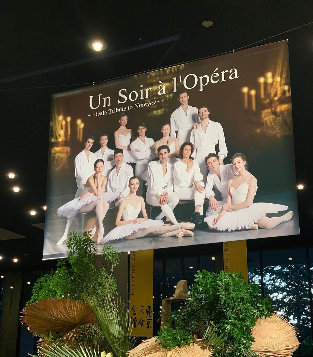 沢瀉美緒さんのインスタグラム写真 - (沢瀉美緒Instagram)「※ Pre rehearsal at @t.m.ballet.s.official 🩰 . 昨日は @tkeiko0901 とオペラ座ガラ Un Soir a l’Operaを観に上野に🩰 . Bプロの鑑賞✨ 「ゼンツァーノの花祭り」 「ナポリ」より第3幕のパ・ド・シス 「チャイコフスキー・パ・ド・ドゥ」 「さすらう若者の歌」 「コム・オン・レスピール」 「くるみ割り人形」より第2幕のグラン・パ・ド・ドゥ 「ライモンダ」より第3幕のグラン・パ . 伸びやかで軽やかでしなやか✨ . そしてって打っていたら 今日の入り時間を間違えてることが判明💦 . 急いで向かってなんとか… . イメトレはしていたものの… それよりもストレッチや振付の 確認をしたらあっという間に時間！ . ご迷惑をおかけしました💦 . . #unsoiralopera #オペラ座ガラ #operadeparis #パリオペラ座バレエ団」7月30日 20時04分 - mio_omodaka