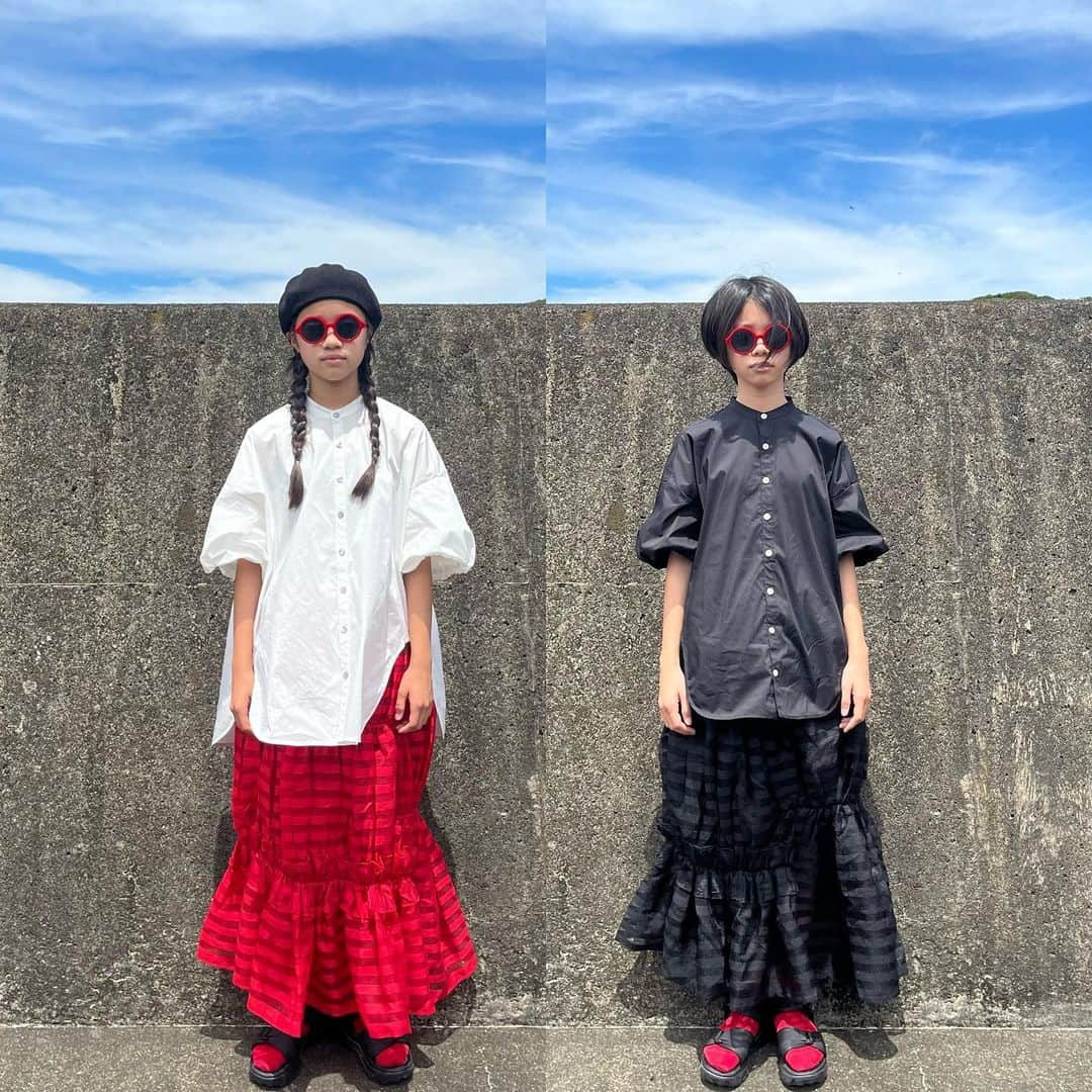 ぴよ。こぱ。さんのインスタグラム写真 - (ぴよ。こぱ。Instagram)「可愛い❤️🖤 シャツとスカートの組み合わせも◎ 空がめっちゃ綺麗な日やった。  #lowrysfarmkids #pr #ジュニア服 #ジュニアサイズ #ジュニアコーデ #中学生ファッション #ジュニアモデル #きれいめカジュアル #zozotown」7月30日 20時08分 - uca.34