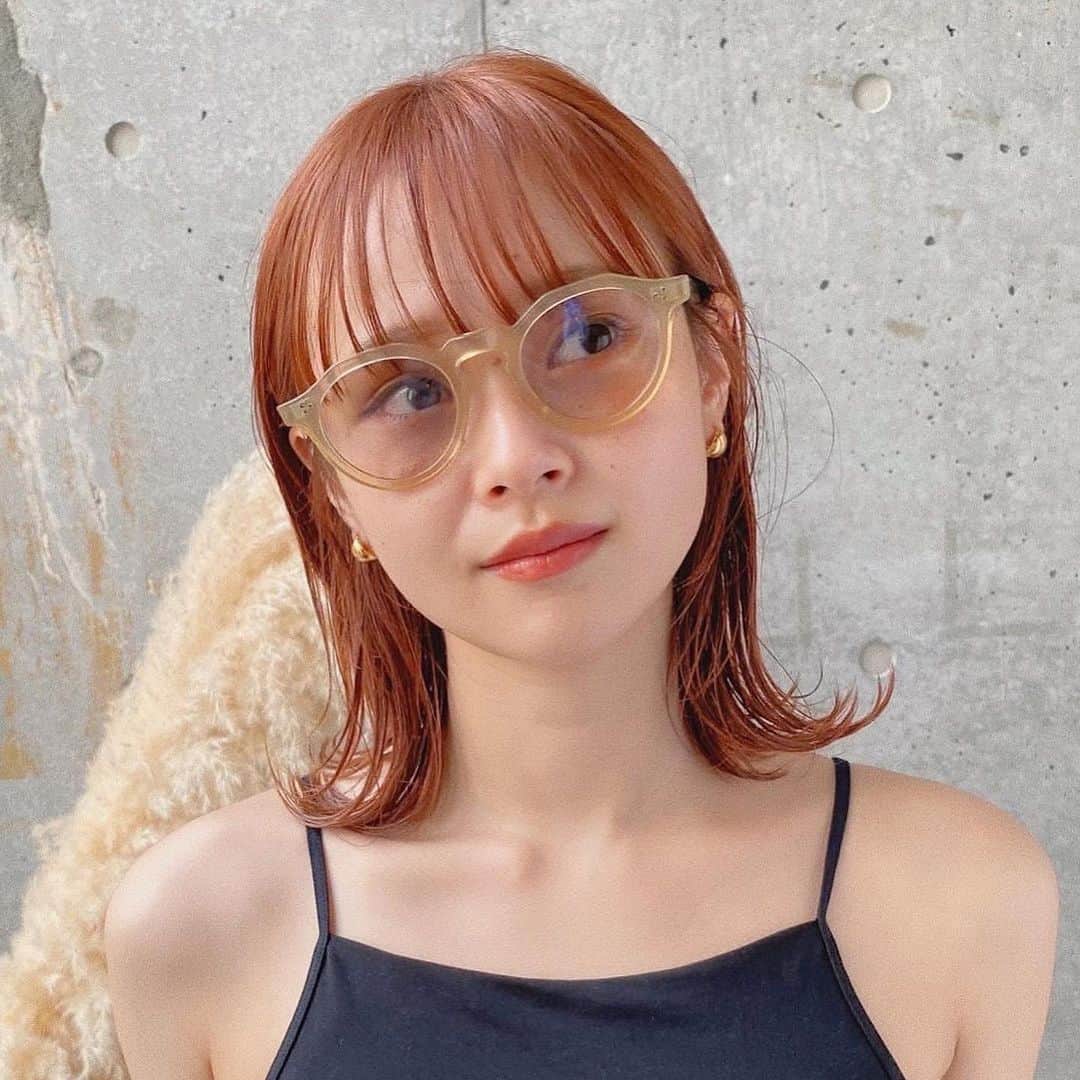 Momoのインスタグラム：「. ピレンジ♡♡ . ブリーチなしのダブルカラーで可能です♡♡ . .  . ✔️画像を保存してカウンセリングの 時にみせてください♡♡ .  イメージを変えたいけど短くするのも ブリーチをするのも勇気がいる🥺 . そんな方にも幅広くその方にあった提案 をさせて頂き一緒におしゃれを楽しみましょう♡ . ブリーチカラーは【ケアブリーチ】を 推奨しております♡ . ケアブリーチは従来よりも髪の毛への ダメージが94%cutされます！ . ブリーチなしのダブルカラーも 提案させて頂きますのでぜひご相談ください♡ . 12／3から 新店舗　GARD/ëN (ガーデン／エン) がopen♡♡ . 場所は表参道♡♡ 新しいこだわりのつまったお店で ぜひお会いできるのを楽しみに お待ちしております♡♡ . . ご予約はTOPからご予約サイト に飛べます✈︎♡(料金もそちらを参考に) . ご新規様も喜んでお待ちしております♡ . お電話.DMからも受け付けております♡ (DMは返信が遅くなる可能性が ございますのでそちらご了承下さい🙇‍♀️)  . .  〒150-0001 東京都渋谷区神宮前5-39-2 2F . TEL☎︎ 03-6712-5995 . 表参道駅から徒歩5分🚶🏼‍♀️(A1出口) ( 銀座線/千代田線/半蔵門線 ) . . 月 定休日 火・水　11:00〜20:00 木・金　12:00〜20:30 土　10:00〜19:00 日　10:00〜19:00 祝　10:00〜19:00 . . ぜひ、ご予約お待ちしてます♡♡ . codeアカウントはこちら   @__cd.momo____________ ♡ . ぜひフォローしてください♡ .」