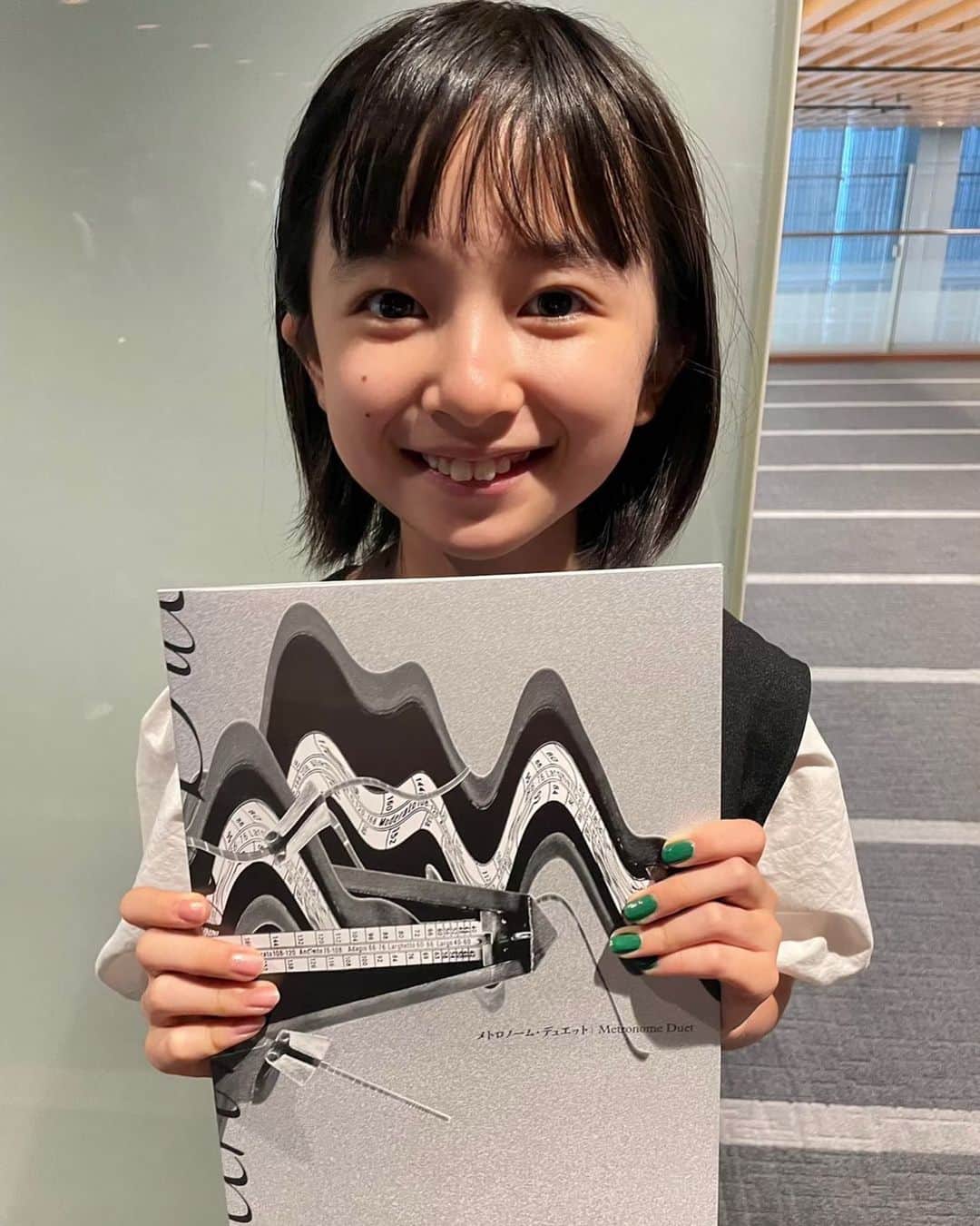 のインスタグラム：「.  先日、斉藤由貴さんが出演されている 奏劇vol.3「メトロノーム・デュエット」 を観劇してきました♪ 綺麗な音楽と、由貴さんの声がとても素敵でした✨ 由貴さんの目の表現がとても勉強になりました👀  ⭐️追記⭐️ 由貴さんにいただいたネイル二色、 どちらもつけたかったので両手につけてみました💅✨  乃愛」