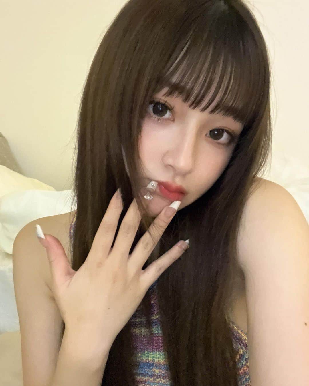 すずのインスタグラム：「🌈  まつ毛ばちばち♡ @_____1230_  さんおまかせデザイン✨ いつもありがとうございます~!!  最近3㌔太ったから痩せます🐷」