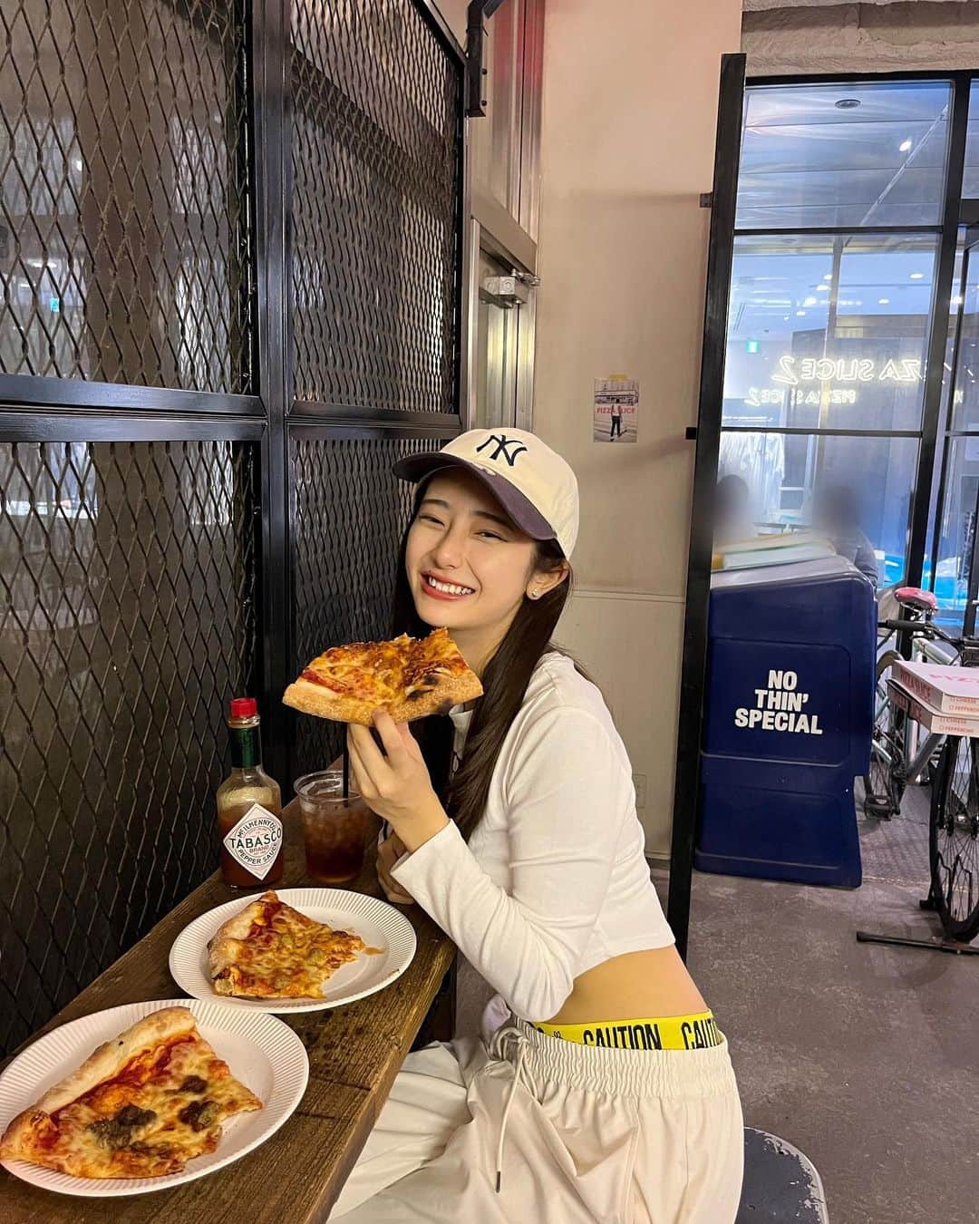 大西陽羽のインスタグラム：「笑ったら目無くなっちゃうタイプです👀」