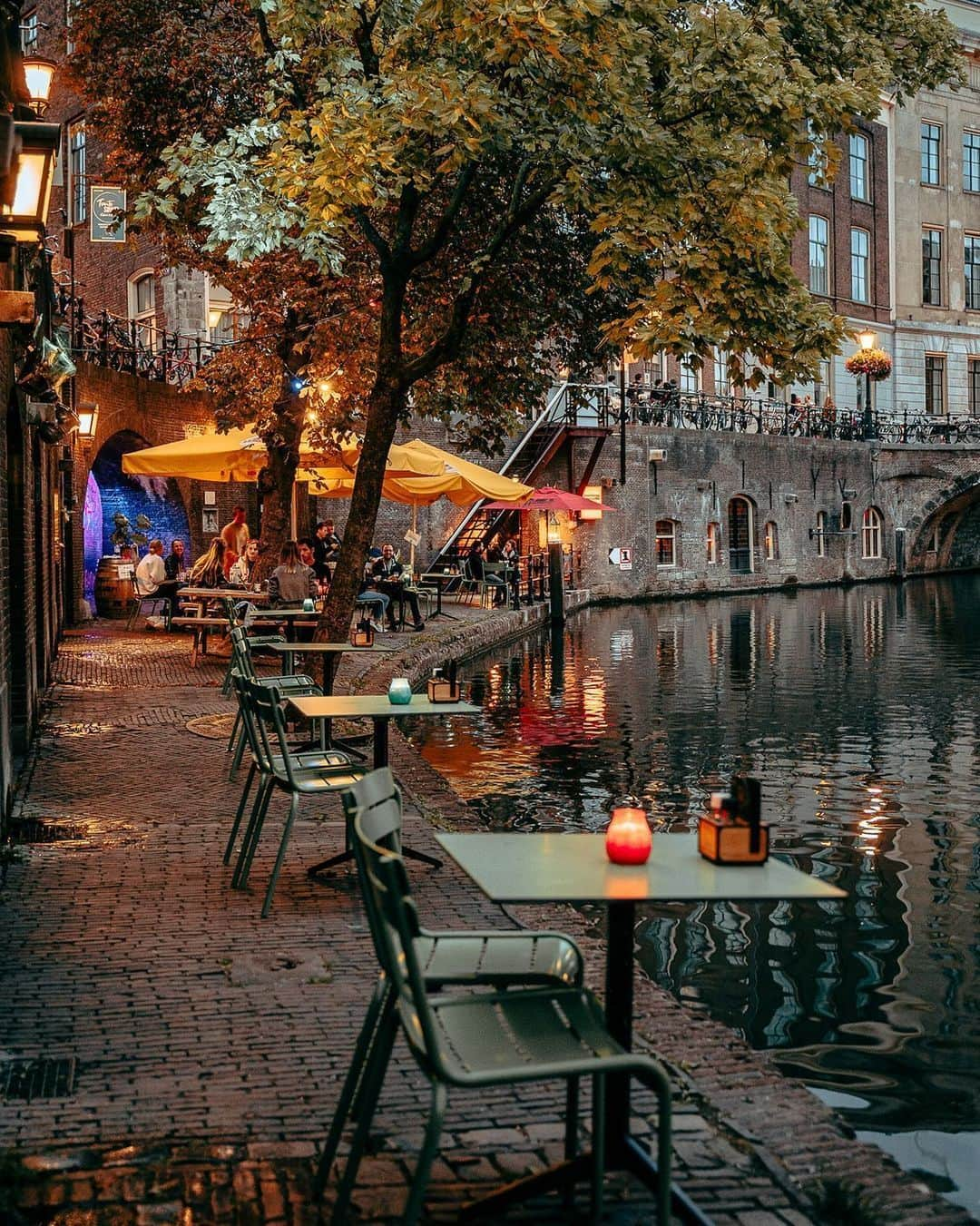 9GAGさんのインスタグラム写真 - (9GAGInstagram)「The perfect spot for a coffee date ☕ Follow @voyaged to travel virtually around the 🌍 - 📷 @utrechtalive - #voyaged #9gag #travel #utrecht #netherlands」7月30日 20時30分 - 9gag