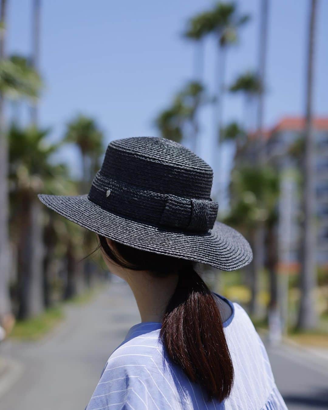 田中幸恵のインスタグラム：「___ . 👒🧢色々 被り物が好き🤍  今年新調したものから、 何年選手？な長年愛用してるものも🙂  #helenkaminski  #sea_japan  #prada #bowa #cap #hat」