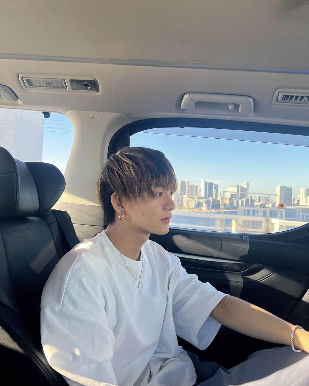 EZAKI YOSHIKIのインスタグラム：「8/11のバーイベ、来てくれる？」