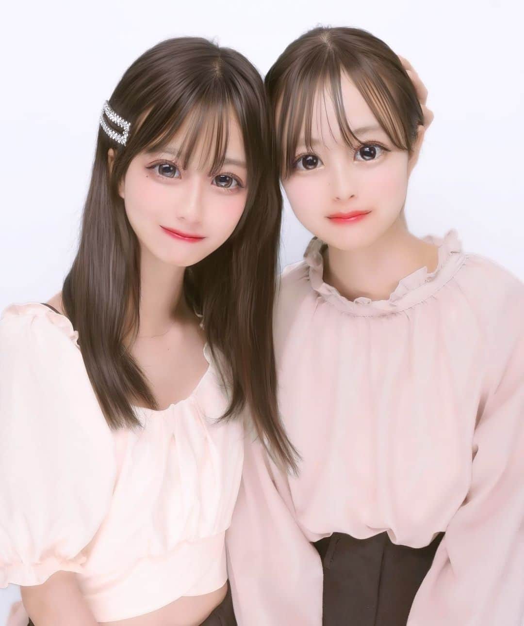 大嶺夢月希のインスタグラム：「姉妹プリとってきた🫶🏻 ちなみに身長同じくらいなの  プリクラだから全然顔違うごめんなさい笑笑笑 ・ ・ ・ ・ ・ ・ ・ ・   #夏休み編2023  #今日好き #今日好きになりました #プリクラ #プリ #プリント倶楽部  #JK #sjk #06 #08 # #放課後プリ #ぷりくら  #ネタプリ  #jkブランド  #ゆづき」