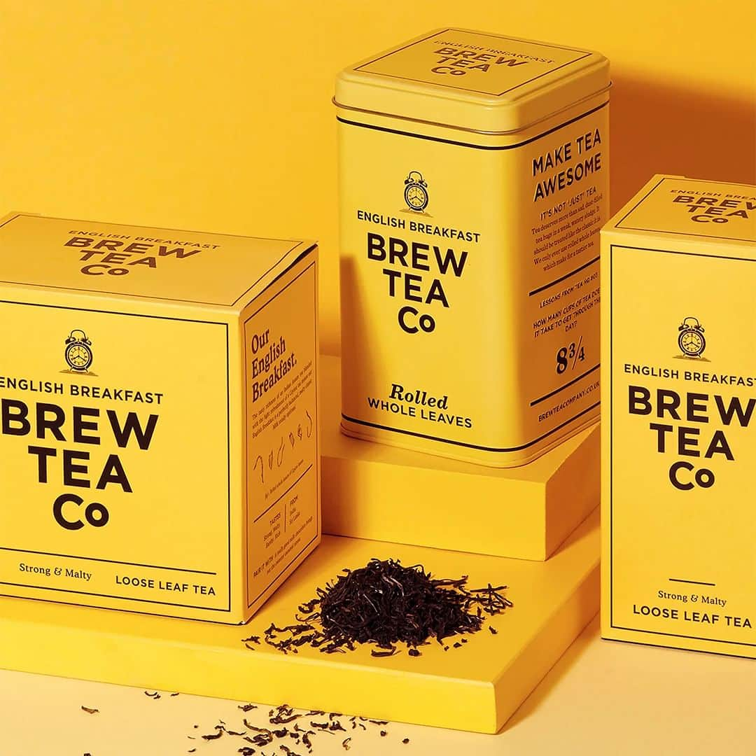 MILLEPORTEさんのインスタグラム写真 - (MILLEPORTEInstagram)「1杯の幸福は、1日の幸福へ。 Brew Tea Co. on ミレポルテ 「Brew Tea Co.（ブリュー ティー カンパニー ）」のブランド名は、イギリス北部のスラング「A brew（1杯のティー）」に由来。紅茶を淹れるプロセスだけでなく、温かさや居心地の良さなど人と人との繋がりも想起させる考え抜かれたブレンドは、あなたの日常をほっとさせ、他では得られない幸福をもたらしてくれるでしょう。チャイやデカフェのラインアップなど、個性あふれる珠玉のフレーバーを、デイリーのちょっとした自分時間に、あるいは大切な人とのひとときに、ぜひお楽しみください。 #ブリューティーカンパニー #BrewTeaCo #一杯の幸福 #紅茶 #ティータイム #ほっと一息 #リラックス #お茶の時間 #英国式 #チャイ #デカフェ #アールグレイ #アッサム #ラグジュアリー #ラグジュアリーモーメント #ラグジュアリーブランド #ブランド #MILLEPORT」7月30日 21時00分 - milleporte_official