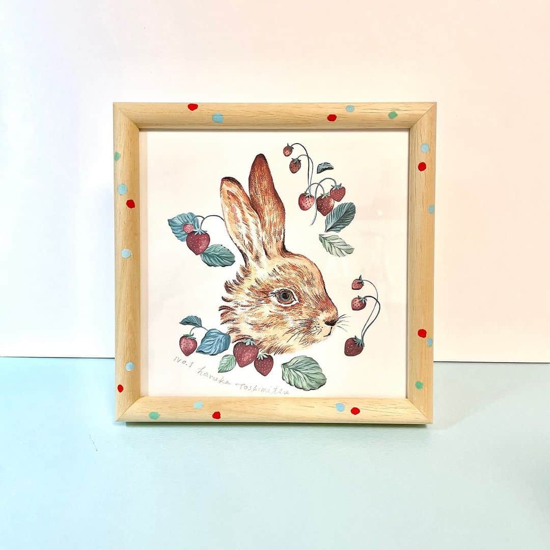 利光春華のインスタグラム：「no.1  strawberry rabbit の複製原画🎨  先ほどの洋服とセットで販売いたします🐰🍓  #複製原画 #イラストレーション #artwork #illustration #利光春華」