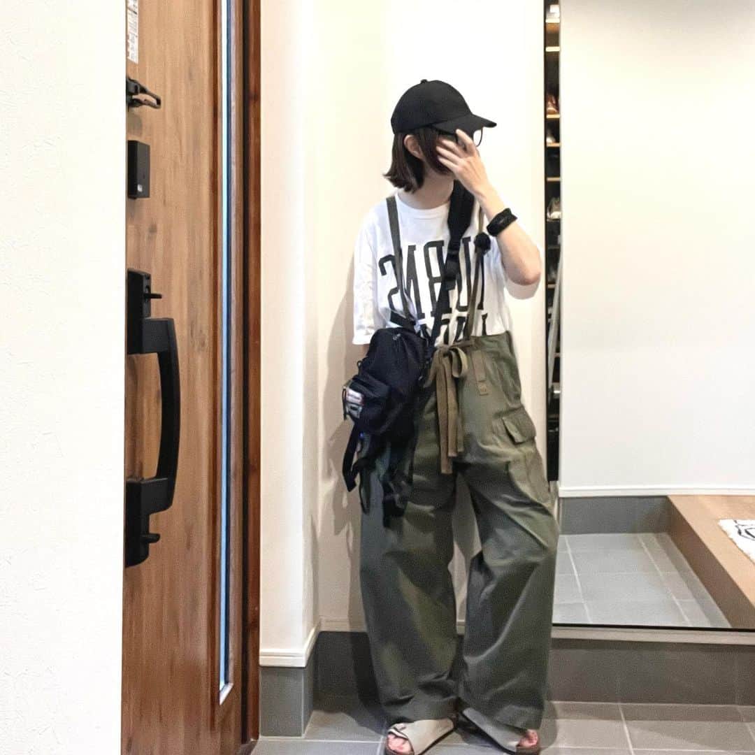 こはるのインスタグラム：「・ ・ 明日はパイセンと誕生日会🎉  楽しみしかない。  でも暑いから近場(꒪⌓꒪)ソレ  #instafashion #fashion #me #着画 #jsluxe #muji #ソラモナポッシェ  #mm6maisonmargiela  #birkenstock #hanauta_mimosa  #今日のん #今日の服」