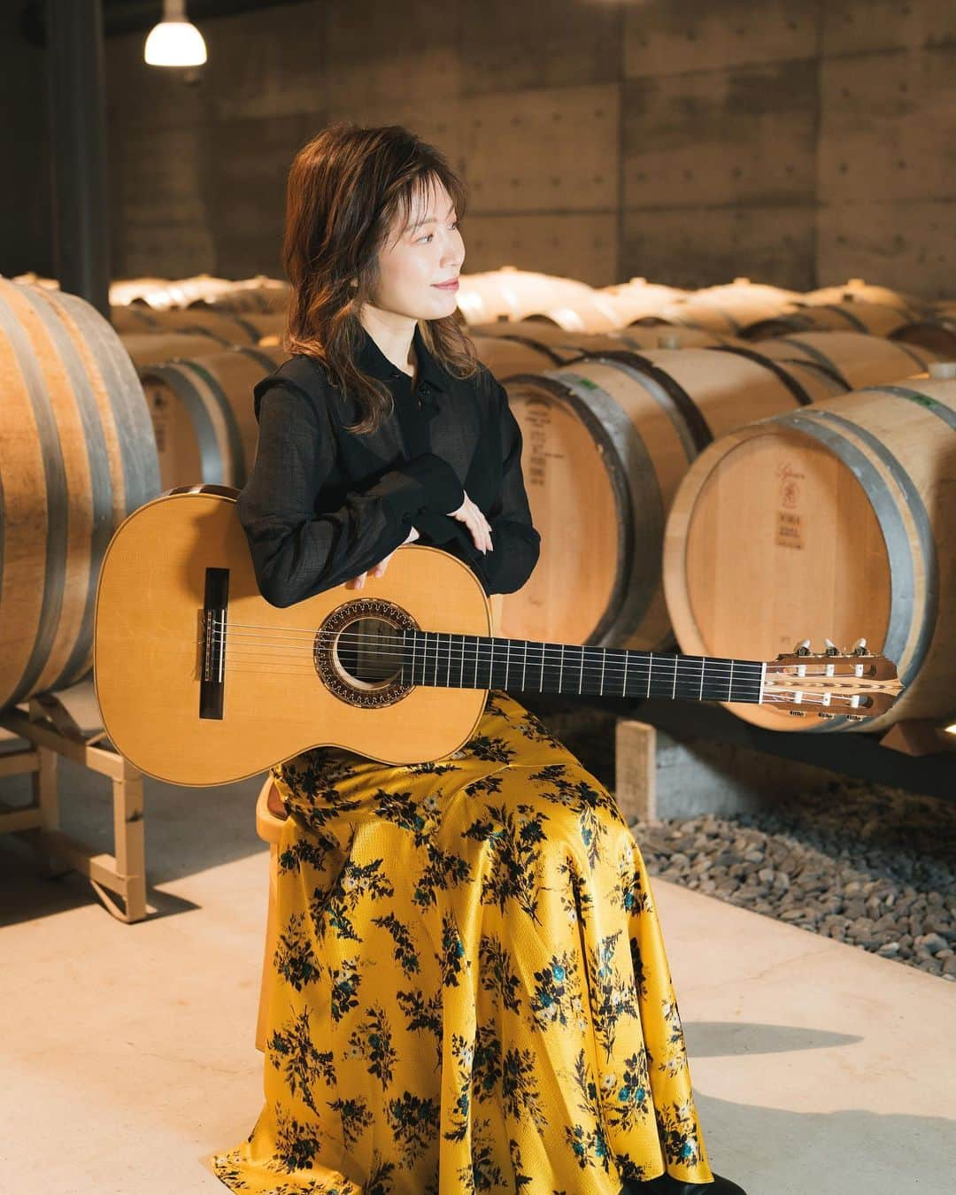 村治佳織さんのインスタグラム写真 - (村治佳織Instagram)「photo series on Instagram. Colaborate with Kyota Hashimoto.@kyoootagram  All photos was taken at winery of GRACE WINE.  hairandmakeup @mii.to_hairmake インスタ写真館シリーズ。　  Guitar: Jose Luis Romanillos'01  ワインとギターと  グレイスワインさま @gracewine_1923 のワイナリーを訪れたときの　 写真を順次、投稿中です。　 撮影: 橋本恭太さん @kyoootagram」7月30日 21時12分 - kaorimurajiofficial