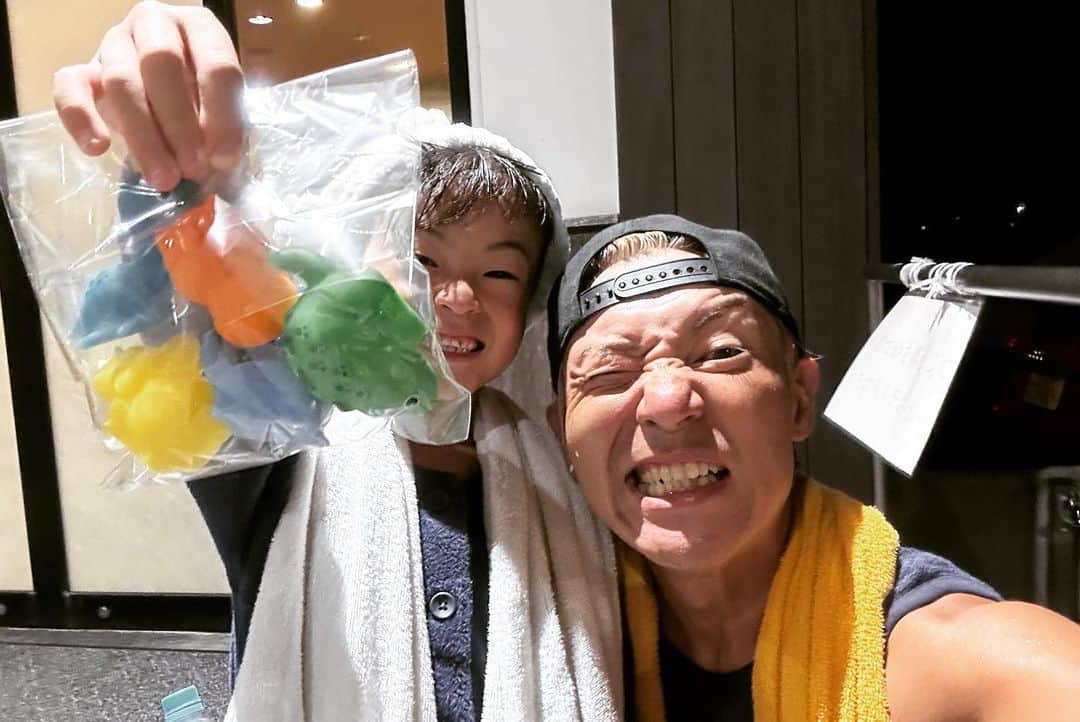 つるの剛士のインスタグラム：「👨♨️👦っ！ おつかれっ！」