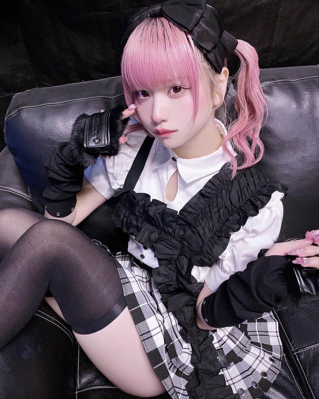 いちのインスタグラム：「ちゃんと甘やかしてよ！  #idol #cosplay #cosplayer #cosplaygirl #japanesegirl #girl #selfie #instagood #hightone #maid #pinkhair #highlighthair #twins #twintail #fff #lfl #l4l #ハイライトカラー #アイドル #派手髪」