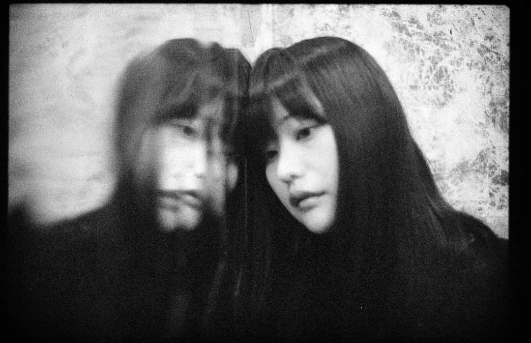 冨手麻妙のインスタグラム：「🌙...  @julienbirbanlevy   #photo #photography #photogram #photoshoot #art」