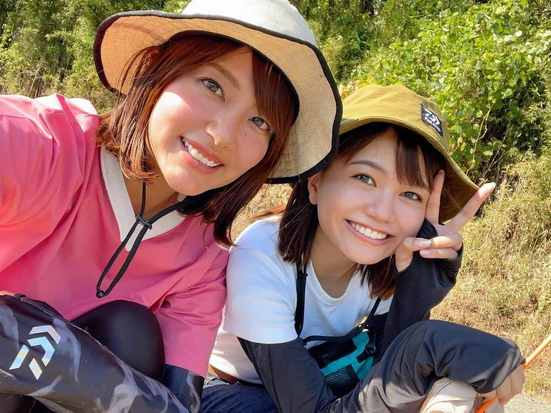 晴山由梨さんのインスタグラム写真 - (晴山由梨Instagram)「プライベート釣行🎣💓  橘みづほちゃんと (@tachibana__m ) ゆる〜く管釣りのはずが、滝汗かきながら釣りしてきました（笑）  暑いから無理せずやろう！と言いながらも アタリがあると楽しくて、ついつい夢中になっちゃった🤭  飲み物たくさん飲みながら、夕方まで楽しんできました♫  #管理釣り場 #トラウトフィッシング #ニジマス #橘みづほ ちゃん」7月30日 21時28分 - hareyama_yuri