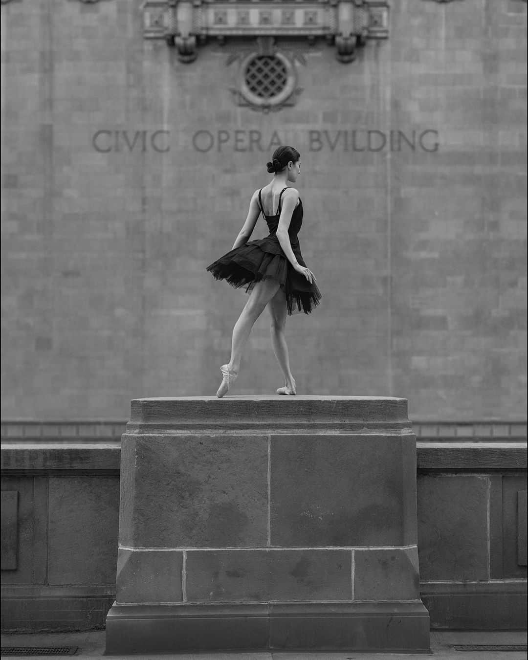 ballerina projectのインスタグラム：「𝐁𝐚𝐬𝐢𝐚 𝐑𝐡𝐨𝐝𝐞𝐧 at the Civic Opera House in Chicago.   @basia.rhoden #basiarhoden #ballerinaproject #civicoperahouse #chicago #ballerina #ballet   Ballerina Project 𝗹𝗮𝗿𝗴𝗲 𝗳𝗼𝗿𝗺𝗮𝘁 𝗹𝗶𝗺𝗶𝘁𝗲𝗱 𝗲𝗱𝘁𝗶𝗼𝗻 𝗽𝗿𝗶𝗻𝘁𝘀 and 𝗜𝗻𝘀𝘁𝗮𝘅 𝗰𝗼𝗹𝗹𝗲𝗰𝘁𝗶𝗼𝗻𝘀 on sale in our Etsy store. Link is located in our bio.  𝙎𝙪𝙗𝙨𝙘𝙧𝙞𝙗𝙚 to the 𝐁𝐚𝐥𝐥𝐞𝐫𝐢𝐧𝐚 𝐏𝐫𝐨𝐣𝐞𝐜𝐭 on Instagram to have access to exclusive and never seen before content. 🩰」