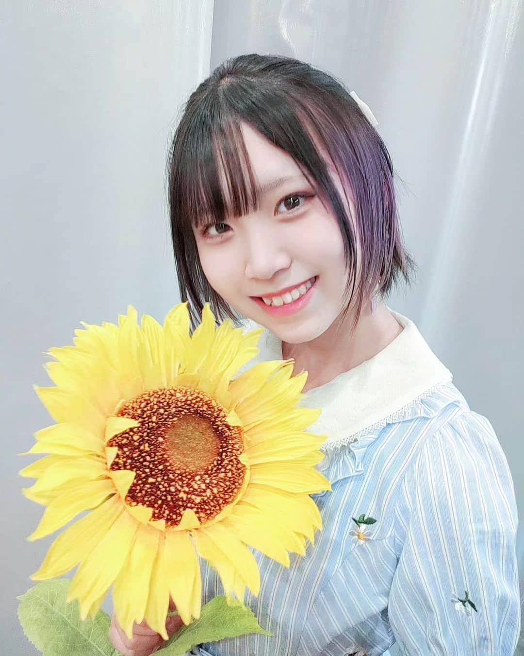 香月結衣さんのインスタグラム写真 - (香月結衣Instagram)「ひまわり🌻🫧⁡ ⁡⁡ ⁡ひまわりの花言葉って「憧れ」なんだってー❕⁡ ⁡知りませんでしたありがとうございました⁡ ⁡⁡ ⁡ #ひまわり  #向日葵  #花言葉  #お花  #花  #🌻 #flowers  #flower  #アイドル  #idol #モデル  #model  #インナーカラー」7月30日 21時32分 - tukitukl_ci