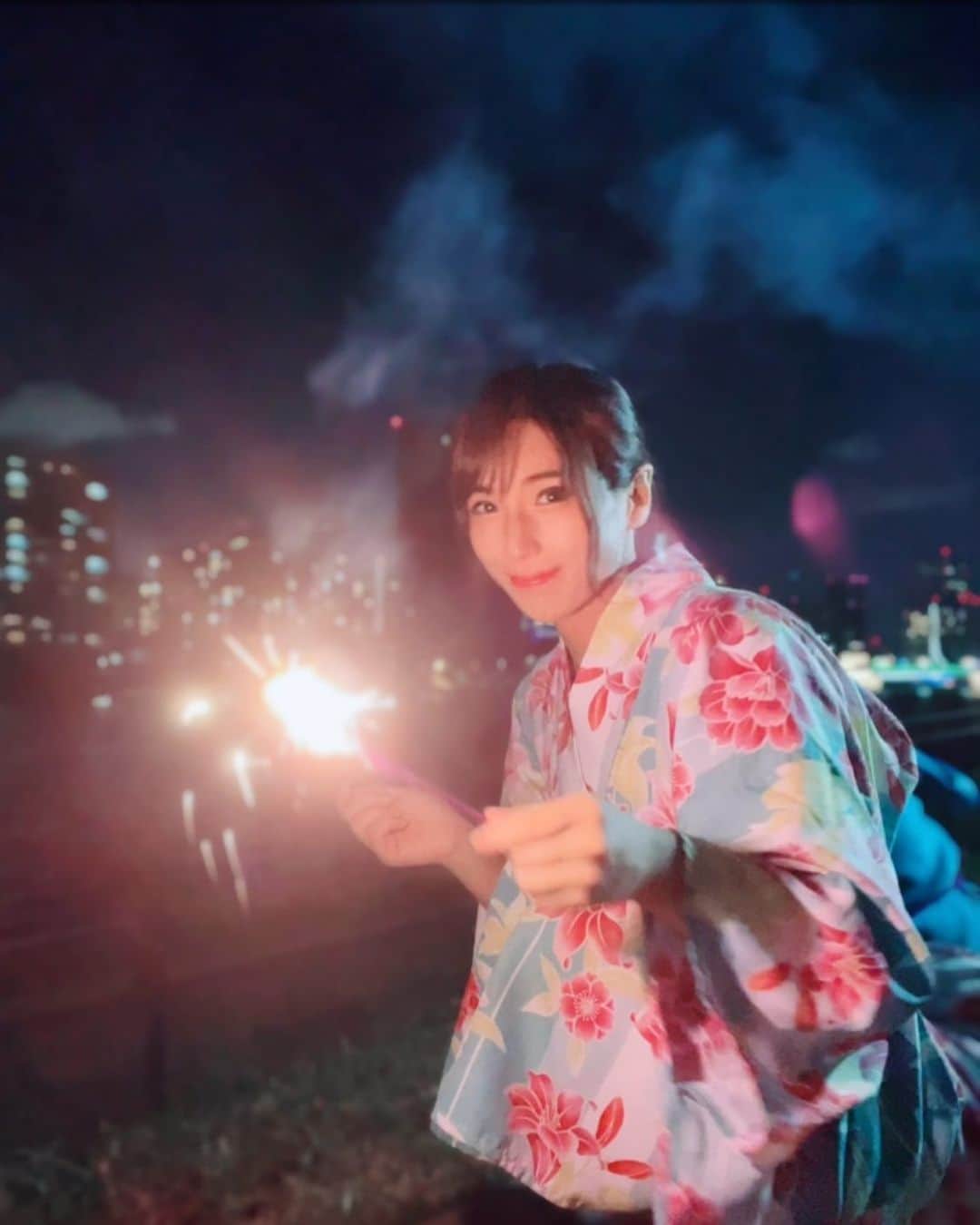 星野ナミのインスタグラム：「花火楽しかった🎆  #fireworks #firework」