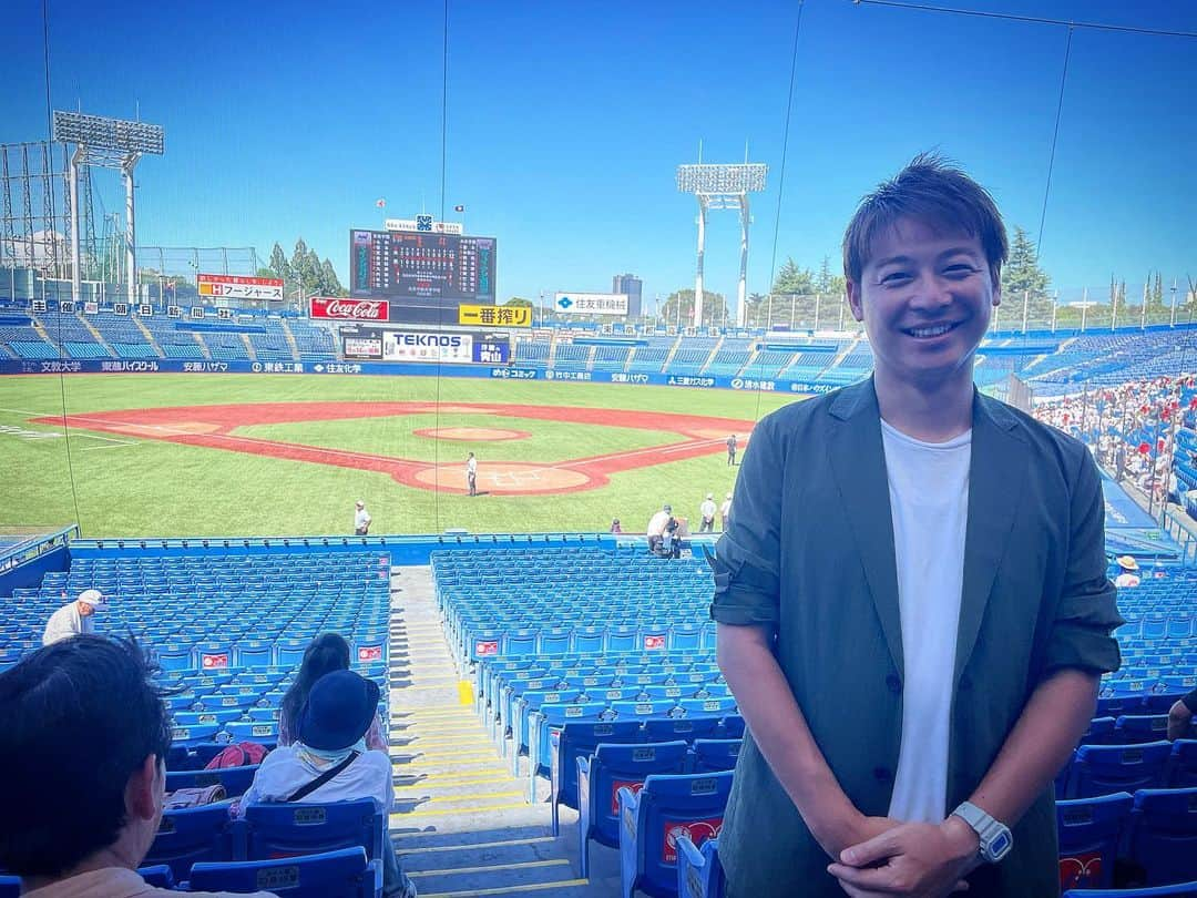 小松正英さんのインスタグラム写真 - (小松正英Instagram)「. 夏の高校野球  4年ぶりに制限のない「声援」も戻り、 高校野球本来の姿が戻って来ました。  昨日、今日の2日間は東京大会・東と西の決勝の取材へ 神宮球場に行って来ました。  日大決戦となった西東京の決勝 #日大三高 vs #日大鶴ヶ丘  初出場か34年ぶり出場を懸けた東東京の決勝 #共栄学園 vs #東亜学園  どちらも違った高校野球の魅力が詰まっていて 心打たれました。  明日TOKYO MX夜20時からの @tokyomx_newsflag では 決勝の様子、そして今大会を振り返ります。  是非、ご覧下さい！ . . . #夏の高校野球 #東京大会 #取材」7月30日 21時45分 - masa_fb.ank