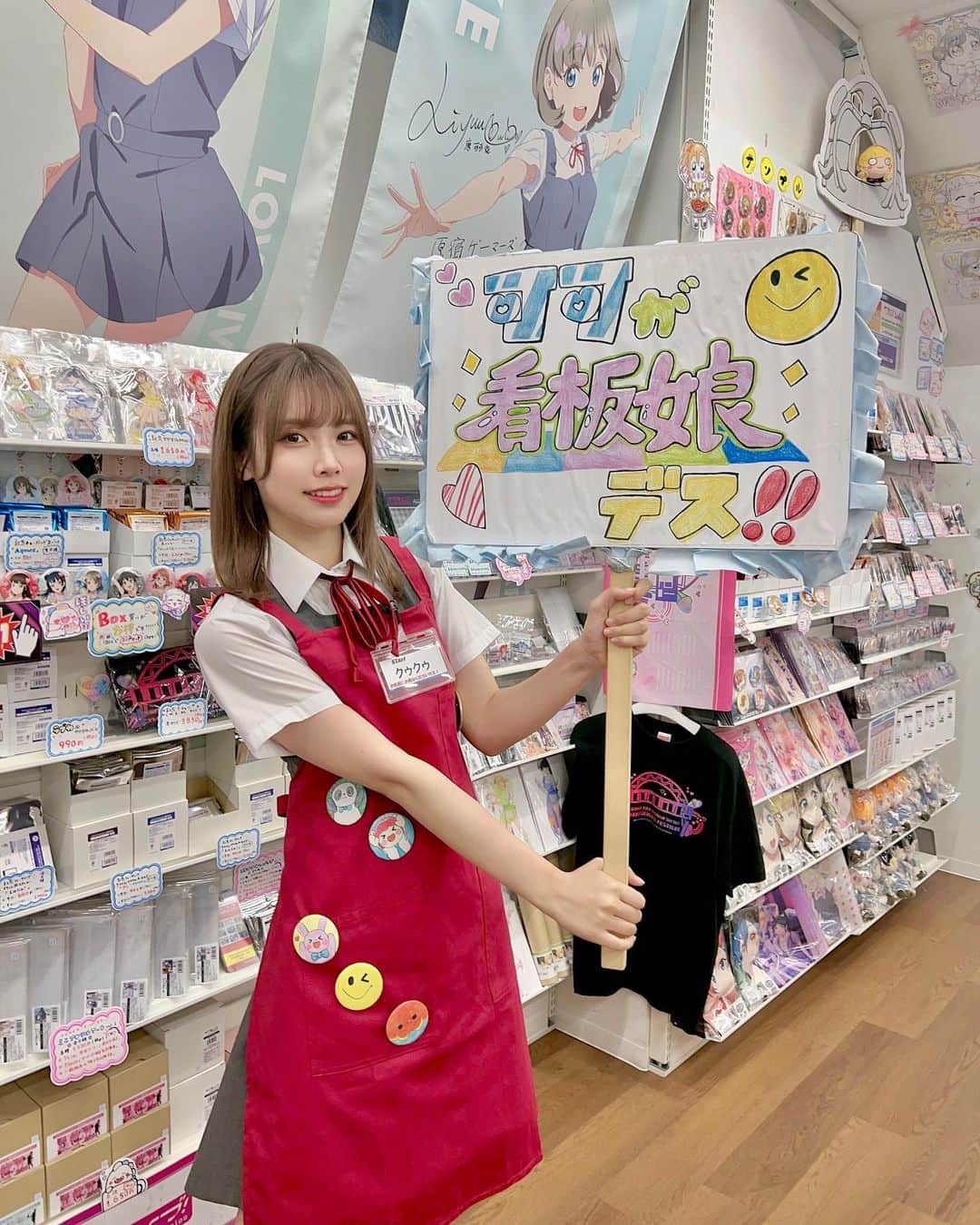 Liyuu（リーユウ）のインスタグラム：「原宿ゲーマーズ2周年記念！ 🍨「看板娘：唐 可可 役 Liyuu 一日店長お渡し会」  一日店長でエプロン着てた(● ˃̶͈̀ロ˂̶͈́)੭ꠥ⁾⁾ 看板も✌🏻 店長って呼ばれた時てれてれ...！ 一回延期になったイベント、応募してくれて、そして参加してたみんなありがとう🤍  #Liella #lovelive」