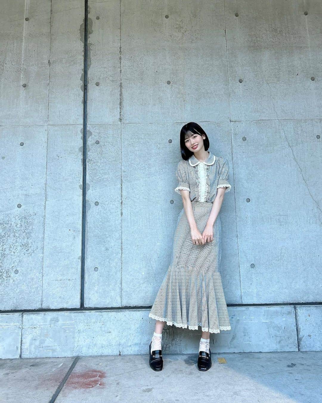浅井七海のインスタグラム：「. 今日はまた珍しくかわいい服を🎀💕  I'm dressed in pretty clothes, which is rare today🎀💕  #AKB48 #ootd #私服 #evelyn」