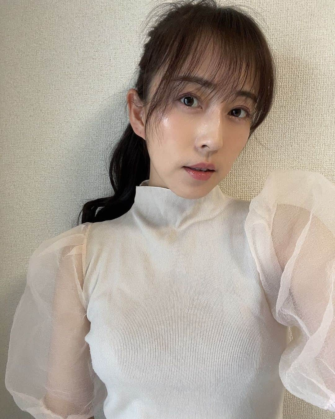 薄井しお里さんのインスタグラム写真 - (薄井しお里Instagram)「アイビスSD🐎 今回は実は穴馬のが先に決まったんだよね🥸 絶対絶対トキメキ！トキメキを推したいしトキメキで書きたい！！ そう思ってデータを集めたり、予想を組み立てていたら、どんどんその虜に。  も、もろ詳しいことは記事に書いたけど、直感が今回は勝利馬券を【かすって】行きました。 えぇ。そうですよ。1着、3着は入れてませんでしたからはははははは  でもいいの🙁 当たっても当たらなくても競馬。 当たらないから辞めるわけじゃないし、当たってるから続けてるわけでもないよ😌 馬が好きで、予想が好きで、レースが好きで、みんなが好きだから書けています🐎 今週も読んでくれてありがとう♡ なんの振り返りもできてないけど、私はやっぱり新潟1000メートルがすきです！！！ #新潟競馬場　#トキメキ　#馬トク　#アナグラ競馬予想 #なんの話　#記録」7月30日 21時44分 - shiori.uuu