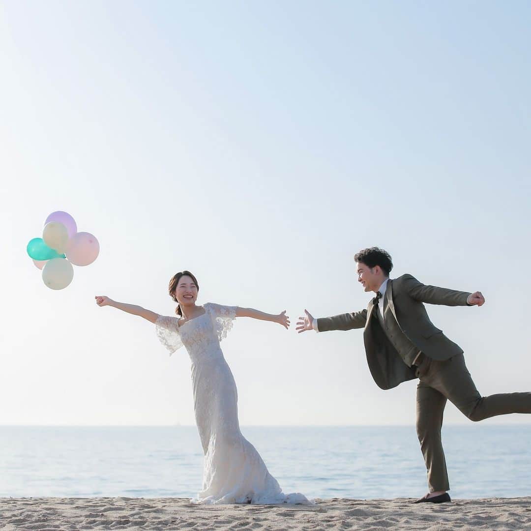 Studio TVB Kobeのインスタグラム：「空と海が交わる場所で。  @studiotvb_kobe @decollte_weddingphoto  #d_weddingphoto #日本中のプレ花嫁さんと繋がりたい #全国のプレ花嫁さんと繋がりたい #写真好きな人と繋がりたい #カメラ好きな人と繋がりたい #メイク好きな人と繋がりたい #東京カメラ部 #ポートレート #ウェディングヘア #フォトウェディング #カップルフォト #チェリフォト #家族写真 #前撮り #結婚式準備 #大阪前撮り #神戸前撮り #ブライダルフェア #スタジオtvb神戸ハーバーランド店 #ロケーションフォト #プレ花嫁 #卒花嫁 #撮る結婚式 #2023冬婚さんと繋がりたい #2023秋婚さんと繋がりたい #ウェディングドレス」