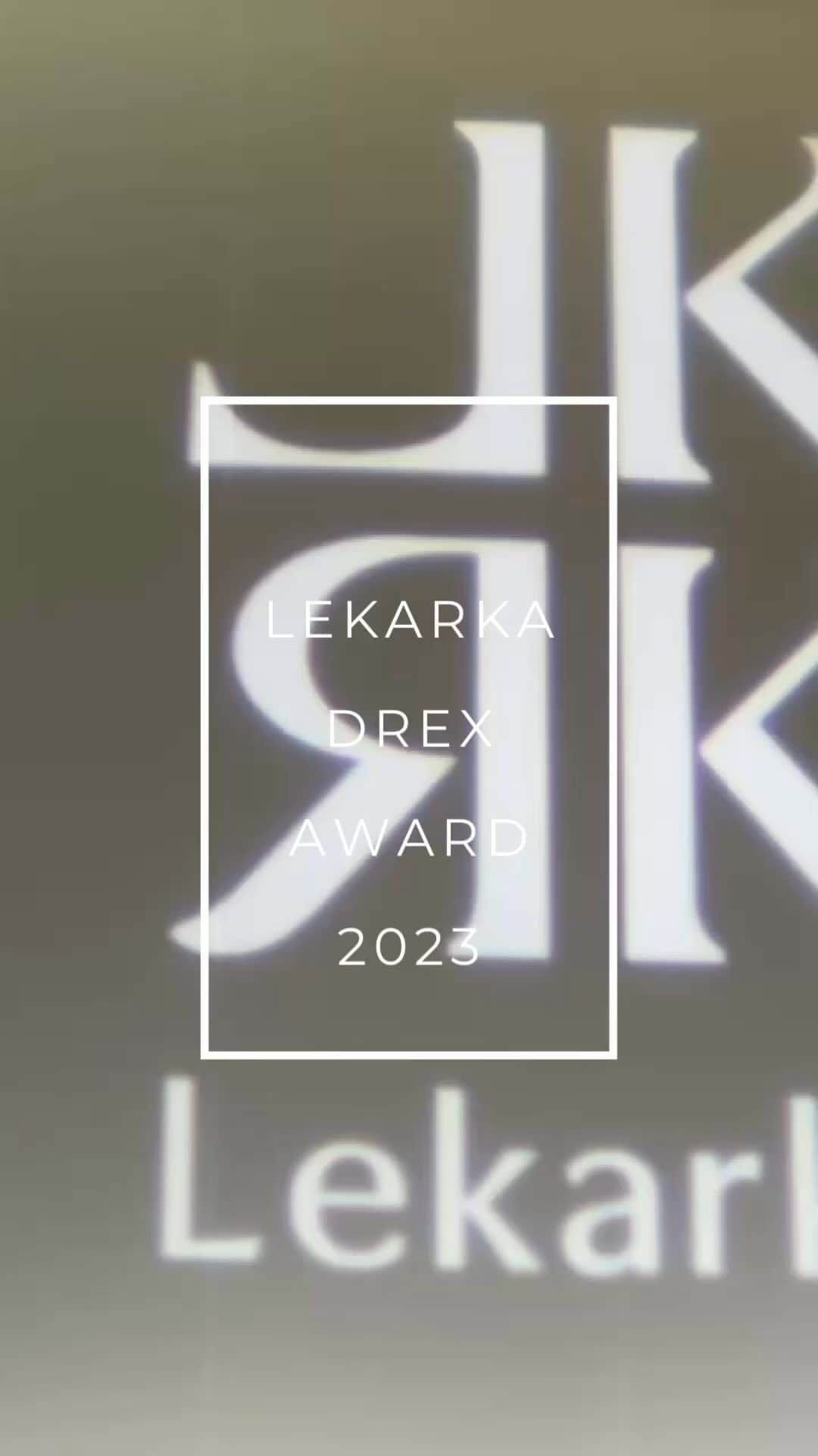 AKOのインスタグラム：「LEKARKA DREX AWARD 2023 @lekarkacosme  @drex_lekarka   @angie__clinic は第２位を受賞致しました☺️ これも一重に皆様のおかげでございます🙇‍♀️  レカルカと出会って早数年。 大好きなレカルカファミリーとこの様な場所でこうしてお会いできるのは、なんだか感慨深いです。  @lekarkamama を筆頭に、レカルカさんの根拠に裏づいた1mmたりとも諦めない商品作りにはいつも頭が下がる思いです。  これからもよろしくお願い申し上げます。 @marlonland2022  @lekarka_nobu  @lekarka_samukawa   同じテーブルだった @seikomedical 先生、 @rei_iharada 先生ともお話し出来て楽しかった♡ まるで女優の様に綺麗で楽しい女医さん達♡セイコメディカルの @seikomedical_ryoko 先生とも初めましてで乾杯🥂できて楽しすぎました♡  @mattkuwata_official2018 にはめられたのは忘れない😇笑 堀田夫妻にまでレカルカポーズを強要してすみません。mattyの指示です😇快くやってくれる夫妻♡ @dr_kaz @chiakicolon   沢山の皆様とお会いしてお写真も撮ったはずなのに、私のフォルダにあまりなく😢 お会いした皆様、お声かけ頂いた皆様、大変光栄でございました🙇‍♀️ 本当にありがとうございました♡  あと新作のビタミンC泡美容液やばい。マジでやばい。大好き。」