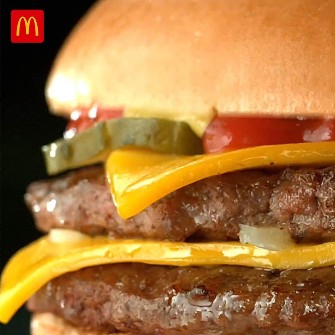McDonald's Philippinesのインスタグラム：「✨ Look at dem Double Cheeseburger layerrrrs.✨」