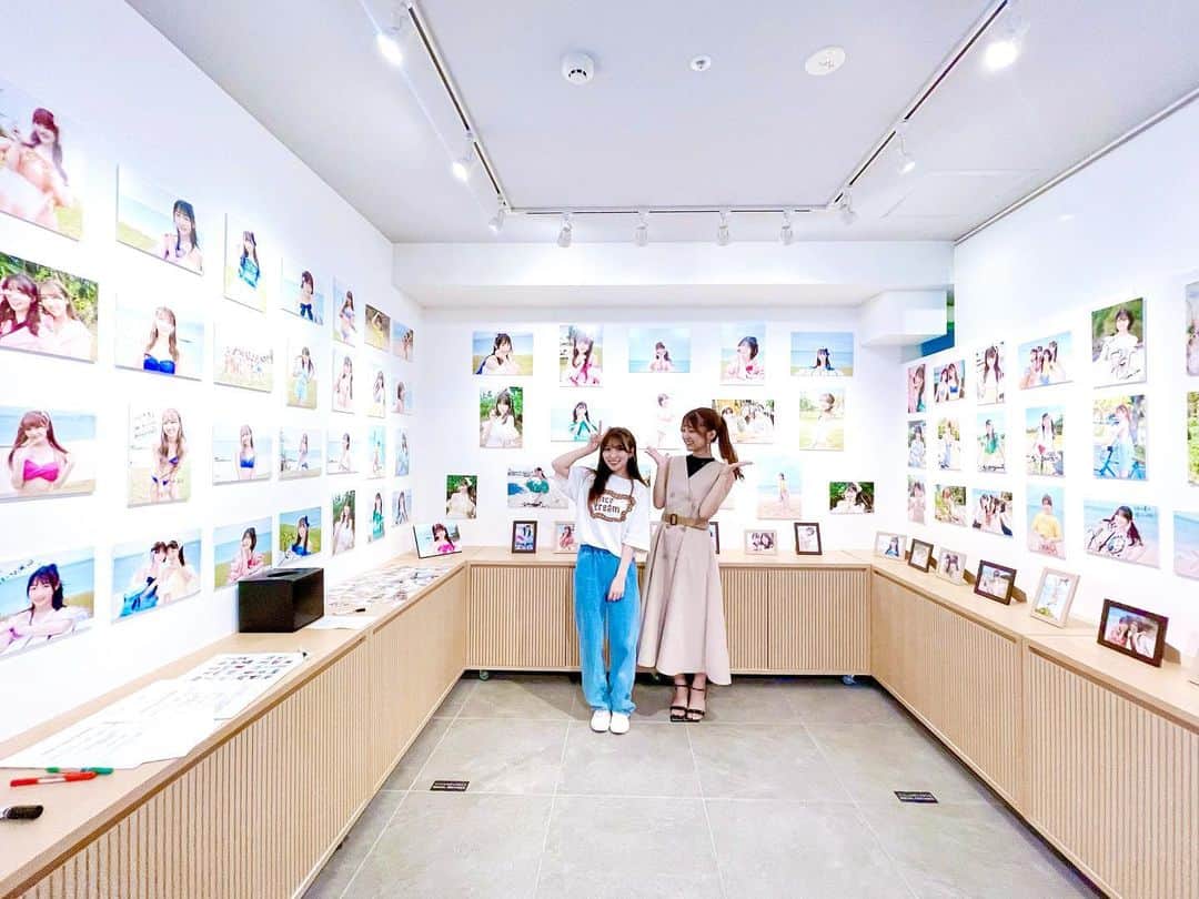 のインスタグラム：「♡⃛ . . 7月28日(金)～8月9日(水) 営業時間 11:00～19:00  WONDER PHOTO SHOPにて  写真展「SUPER☆GiRLS「リボン」リリース記念写真展 ～夏スパガ！私は今が一番好き～」が開催中です🎀 . . 新曲リボンのMVのオフショットが飾られていますので、 ぜひお時間合う方は足を運んでくださると嬉しいです💗」