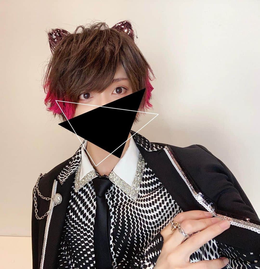 さくらくん。さんのインスタグラム写真 - (さくらくん。Instagram)「猫耳・ワンマン・衣装  #ヘアメイク #メンズヘア #メンズヘアスタイル #ホスト #ではない #メン地下 #でもない #アイドル #メイク #f4」7月30日 22時11分 - sakura_25nico