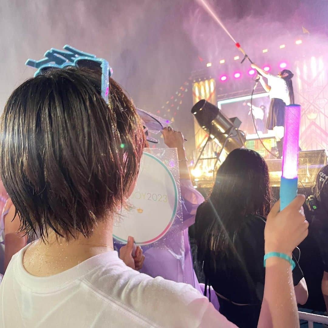 大家志津香のインスタグラム：「一番好きな季節は夏 推しはももきゅん ライブ 絶対行った方がいい。 ライブ見て この3グループ 好きにならない人 いないと思う  #イコノイジョイ2023 #イコラブ #ノイミー #ニアジョイ」