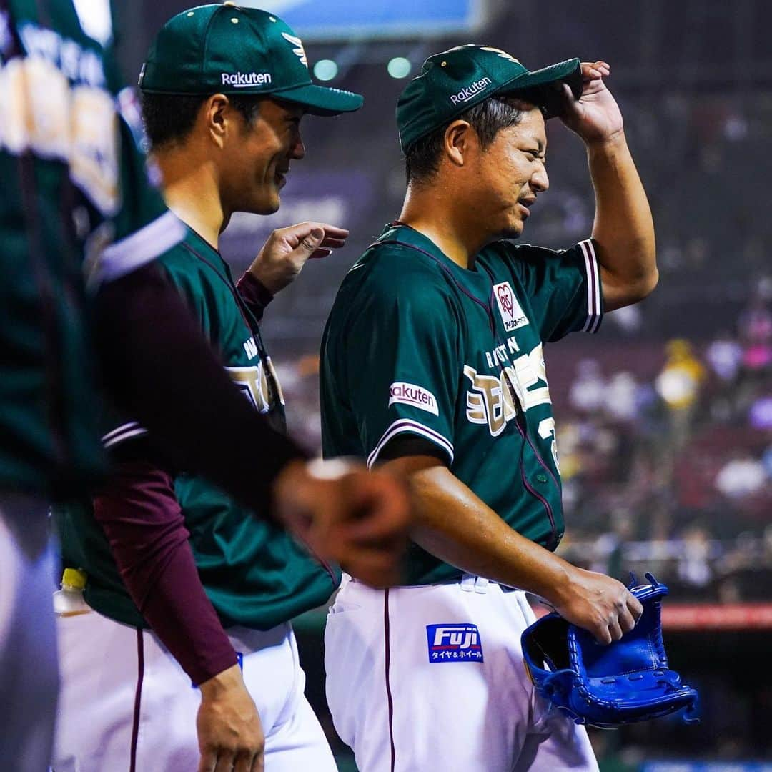 東北楽天ゴールデンイーグルスさんのインスタグラム写真 - (東北楽天ゴールデンイーグルスInstagram)「⚾️  ⚾️E 5x-4 L⚾️ 延長10回に村林選手の一打で嬉しいサヨナラ勝利‼️‼️‼️ 三者凡退に抑え流れを呼び込んだ酒居選手が3勝目✨✨ 先発の則本選手は8回に捕まるも7回まで1失点の力投🔥 9回は復帰後初登板の松井裕樹選手が無失点に👍🏼 打線では浅村選手が3安打1打点4出塁の活躍‼️ フランコ選手は3回に一時勝ち越しタイムリー2ベース🦅 岡島選手はサヨナラのキッカケとなる2ベースなど3安打🔥  #鷲が掴む #rakuteneagles #EAGLESEARTHGREEN  #村林一輝  #松井裕樹 #岡島豪郎 #酒居知史  #則本昂大 #マイケルフランコ #浅村栄斗」7月30日 22時16分 - rakuten_eagles