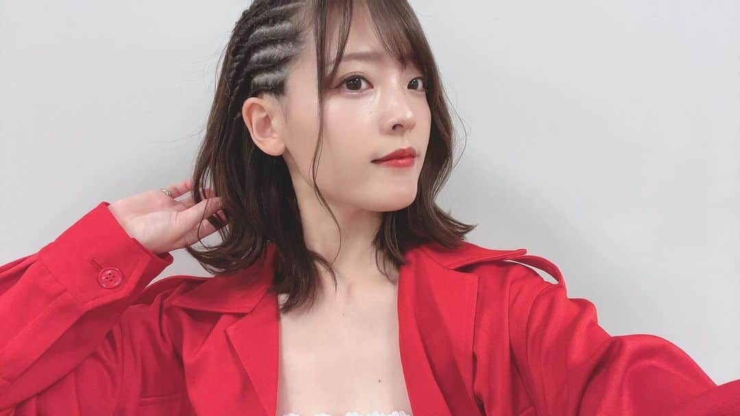 上原あかりのインスタグラム：「超RIZIN.2  登壇させていただきました！ 会場の熱気がものすごかったよ  こんなの経験したら 現地で観る一択🔥 格闘技おもしろすぎる   #超rizin  #喧嘩道ガールズ  #コーンロウ  #筋トレ女子」