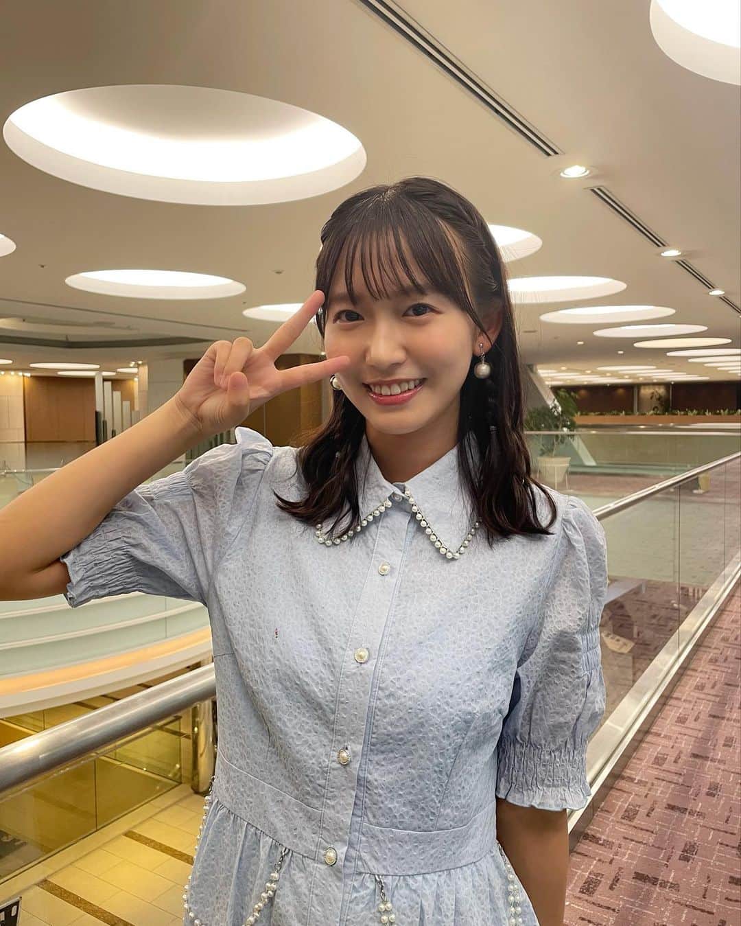 志田音々のインスタグラム：「#RISE170 全10試合熱かったです🔥 あっという間のダウン3連発 打たれても蹴られても最後まで倒れなかった 重量級のKO 連敗ストップ 延長ラウンドで決着 などなど…そして！ 初代RISE QUEENバンダム級王者の誕生！ 若き世代のKO連続も圧巻でしたね！注目度アップの選手も見られて、今後のRISEも見逃せませんね🧐  2度目のいつかさんとの実況✨ 楽しかったです☺︎ 小出さんもいつも優しくて！ まるまるポーズしてもらっちゃいました☺️💓」