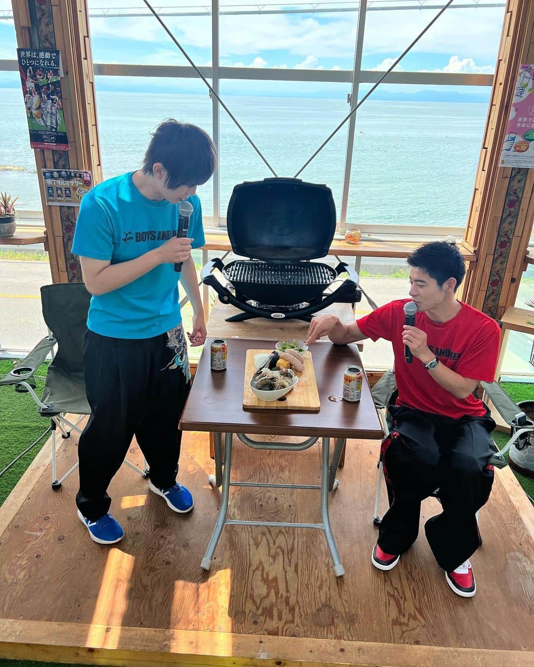 田村侑久のインスタグラム：「今日はユニーさんとアサヒさんのBBQイベントでした😍  海をバックにみなさんとBBQめっちゃ楽しかったです☺️  #アサヒ　#横丁ダルマサワー　#ユニー　#生ジョッキ缶  #PR」