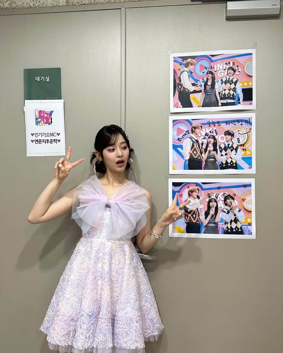 のインスタグラム：「인가 홈파티에서 비타민 냠 크래커 냠 🎁」