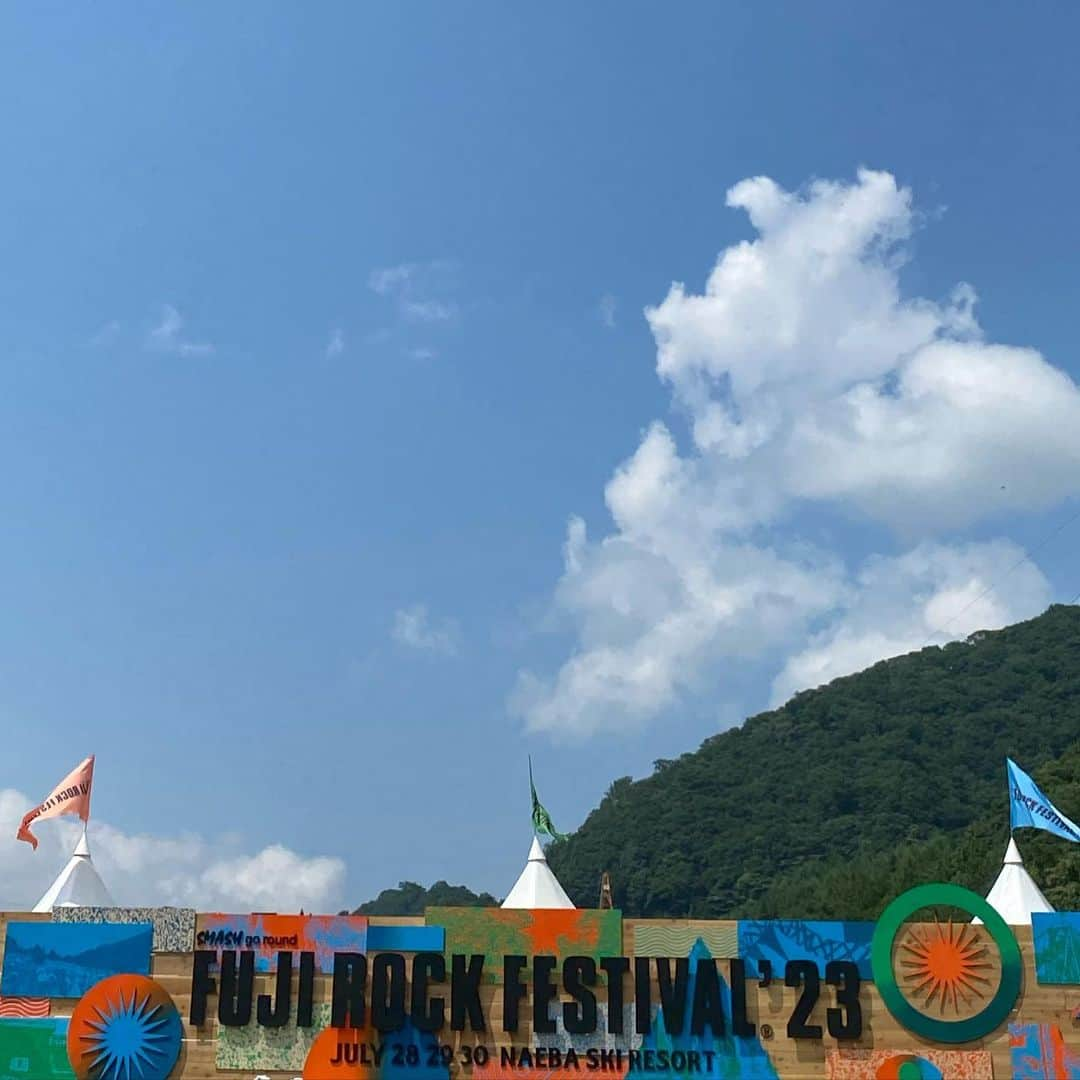 sakuraさんのインスタグラム写真 - (sakuraInstagram)「@fujirock_jp 🌔  @glo.japan ブースで遊んで だいすきなvegyn,FKJで浄化され、overmonoで踊りまくってeyeさんのシンゲリタイムにくらう最高の日でした 改めて音楽ってさいこうだー ありがとうございました🧚🏾‍♂️  #glo #グロー #glohyperplus」7月30日 22時26分 - slammin_sakura