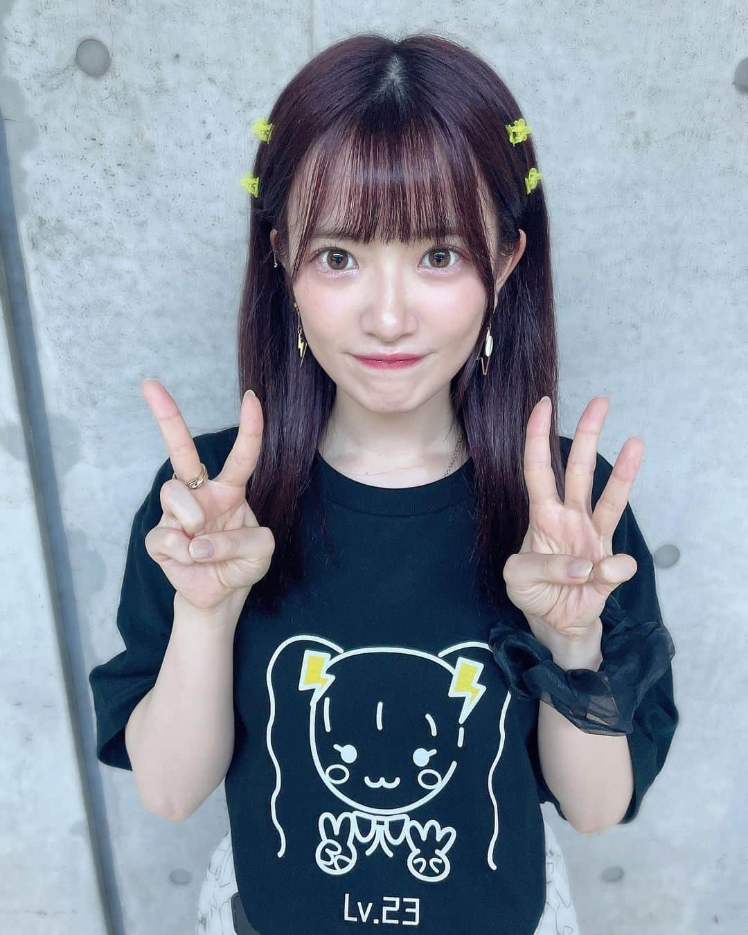 武藤小麟さんのインスタグラム写真 - (武藤小麟Instagram)「. ｢どうしても君が好きだ｣お話会 全日程ありがとうございました🫶🏻  最後は23歳の生誕Tシャツ着たよ🐶⚡️ スカートの柄はよく見ると…🤭💛   #fashion #ootd #pikachu #生誕tシャツ #ピカチュウ   #全身コーデ  #ヘアアレンジ」7月30日 22時28分 - muto_orin