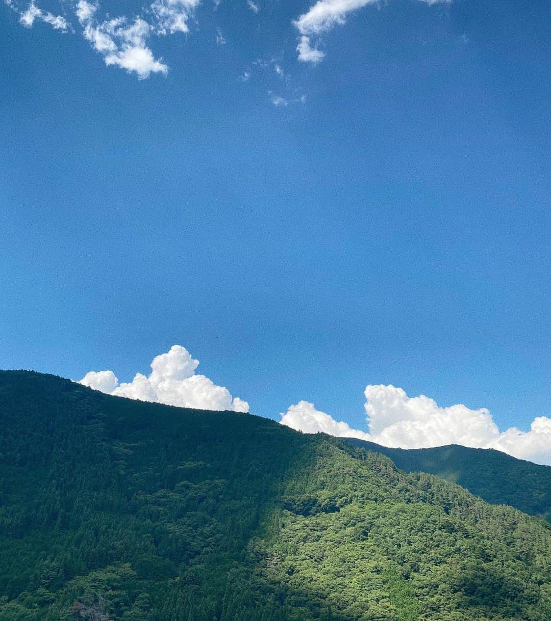 九星気学カフェさんのインスタグラム写真 - (九星気学カフェInstagram)「山梨の夏が好きです。 涼しくて野菜や果物が美味しい。 そして、ノイズがない。  また行こうかな。  鳥取砂丘も気になってきた🌿  #山梨 #夏空  #山 #占い #九星気学 #開運 #運勢 #風水 #運気」7月30日 22時28分 - kigakucafe